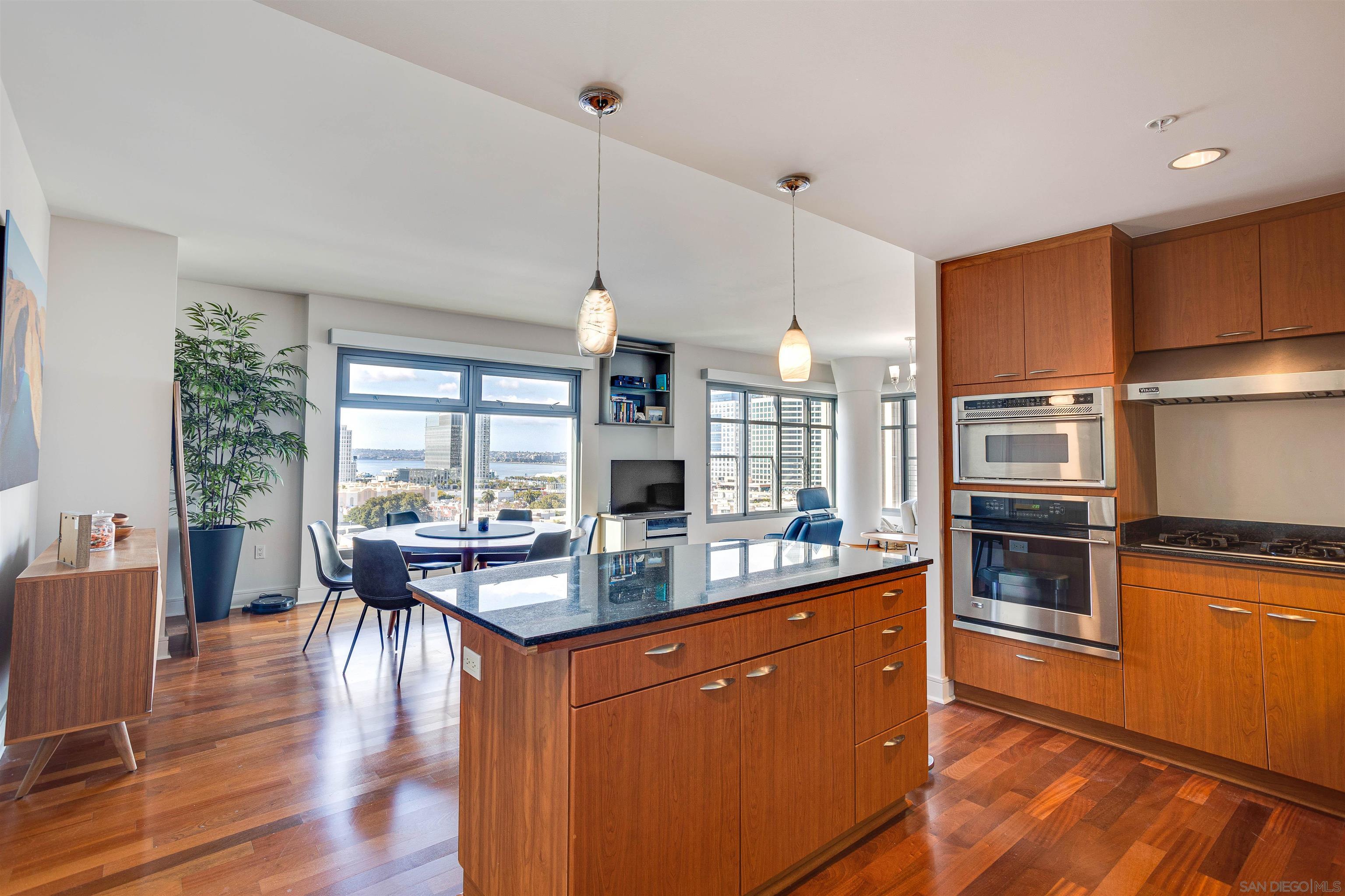 Detail Gallery Image 17 of 33 For 645  Front St  1411, San Diego,  CA 92101 - 2 Beds | 2/1 Baths