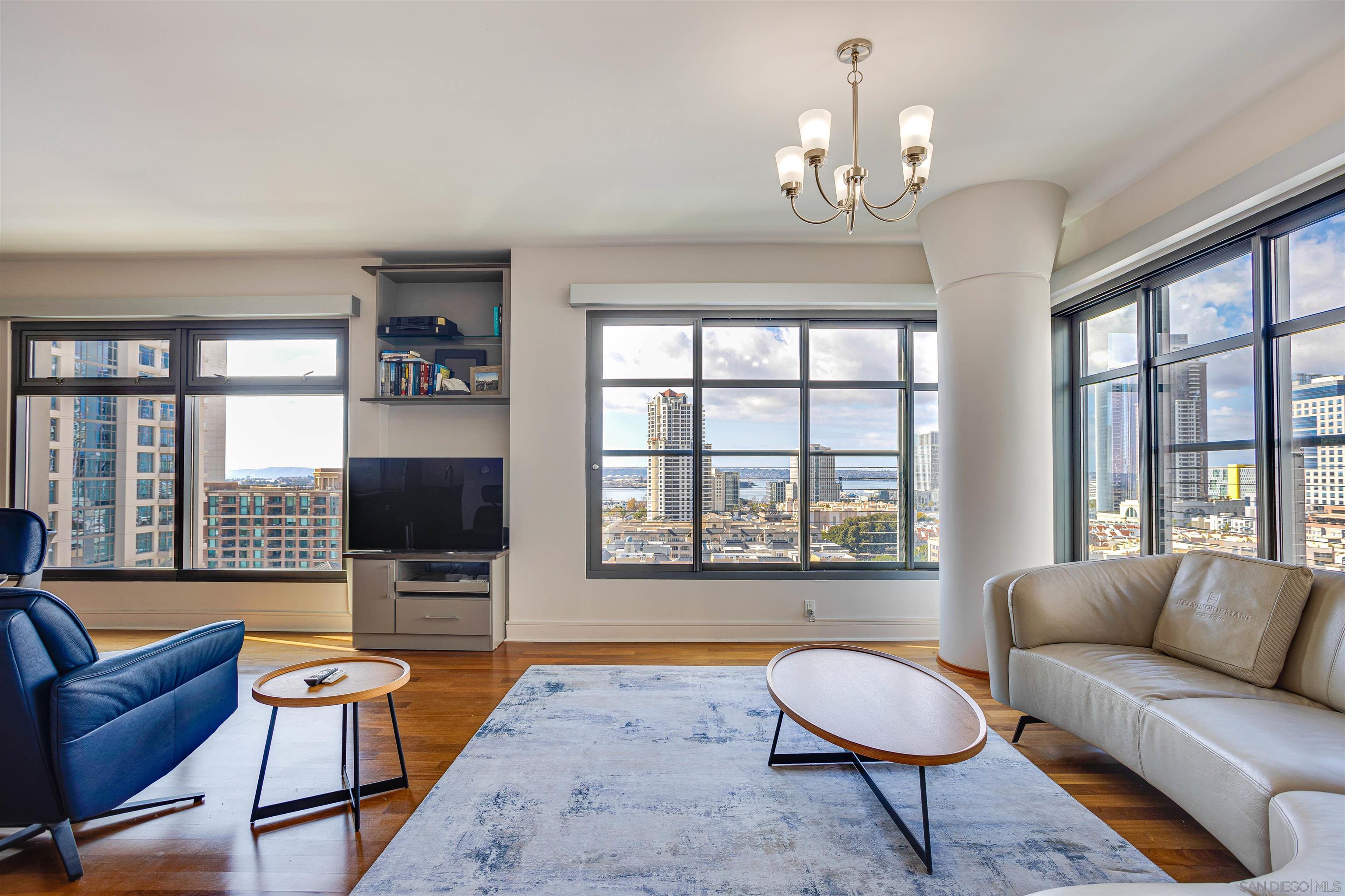 Detail Gallery Image 3 of 33 For 645  Front St  1411, San Diego,  CA 92101 - 2 Beds | 2/1 Baths