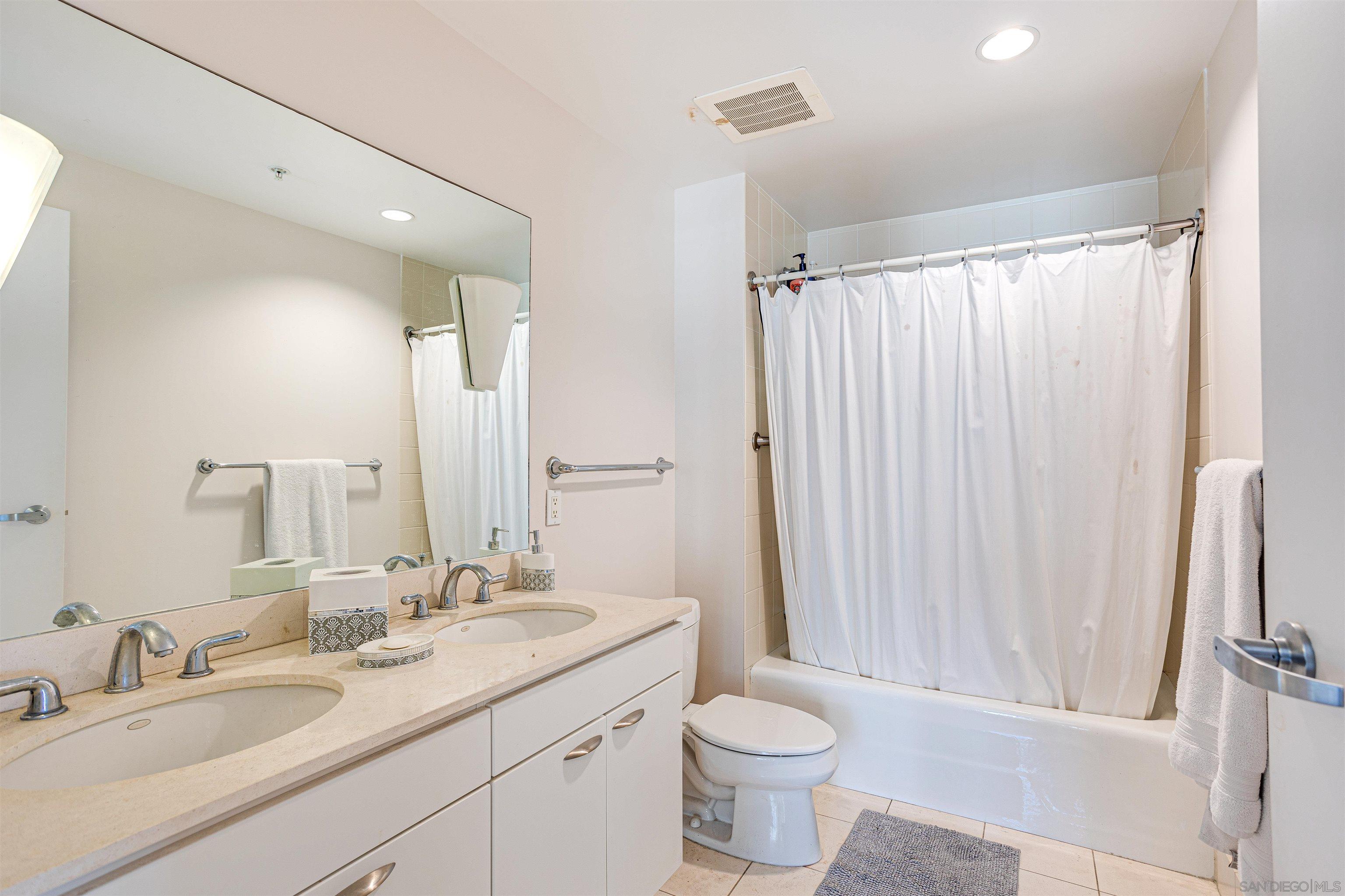 Detail Gallery Image 7 of 33 For 645  Front St  1411, San Diego,  CA 92101 - 2 Beds | 2/1 Baths