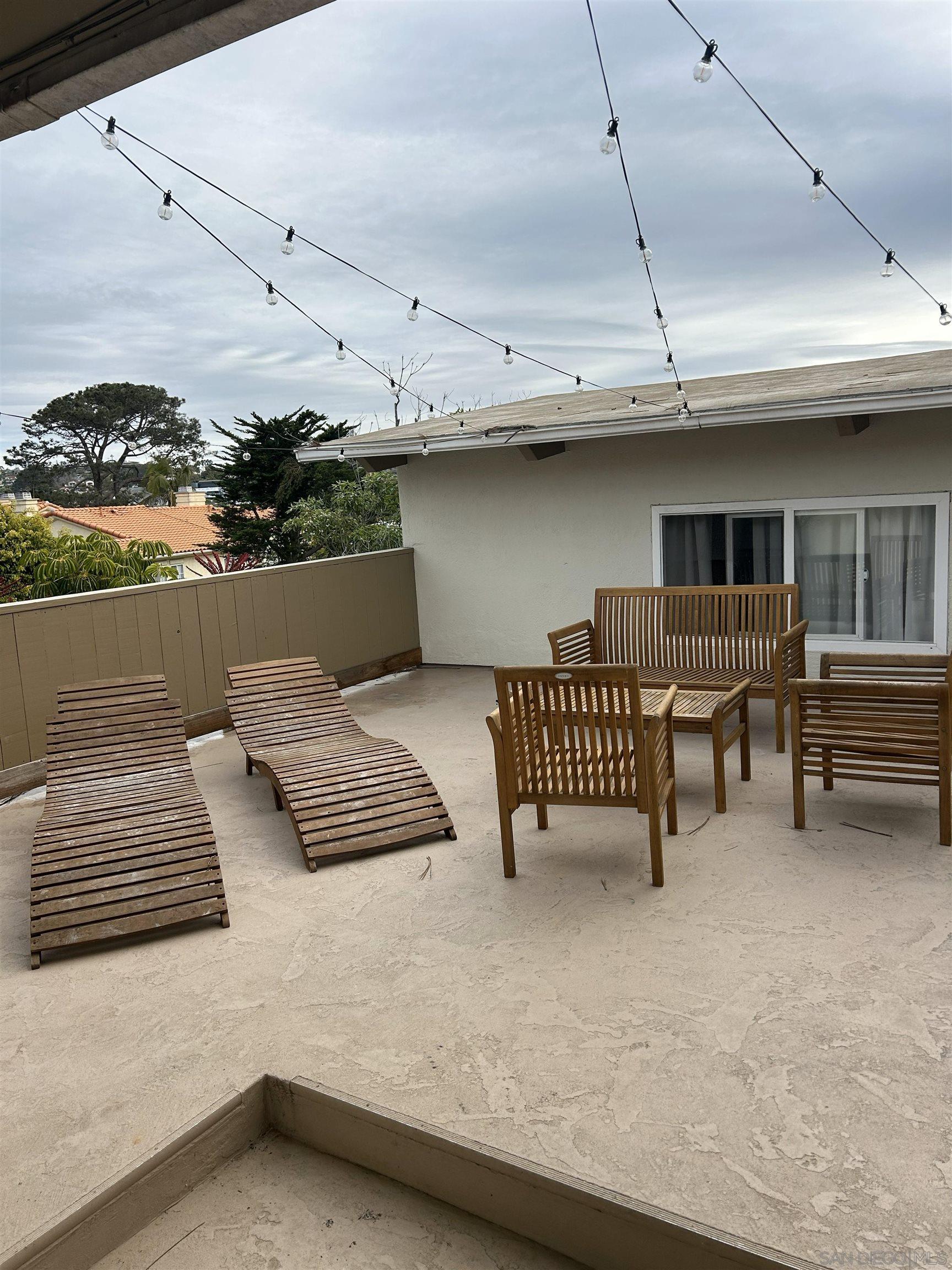 Detail Gallery Image 2 of 15 For 240 S Helix Avenue, Solana Beach,  CA 92075 - 2 Beds | 2 Baths