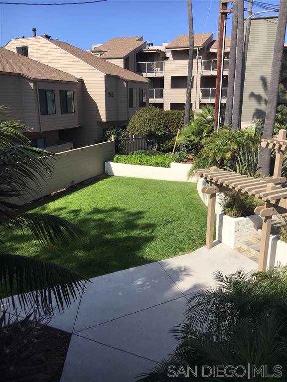 Detail Gallery Image 4 of 15 For 240 S Helix Avenue, Solana Beach,  CA 92075 - 2 Beds | 2 Baths