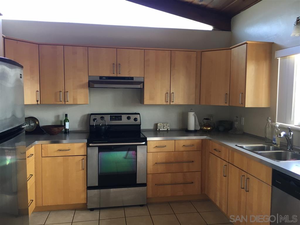 Detail Gallery Image 5 of 16 For 240 S Helix Avenue, Solana Beach,  CA 92075 - 2 Beds | 2 Baths