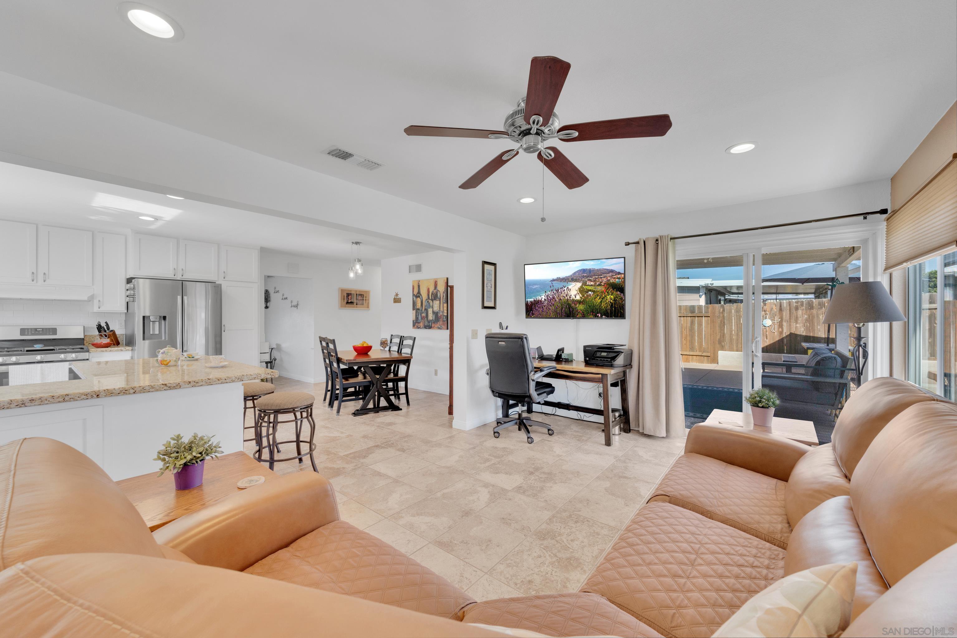 Detail Gallery Image 11 of 29 For 10851  Sandy Hook Rd, San Diego,  CA 92126 - 3 Beds | 2 Baths