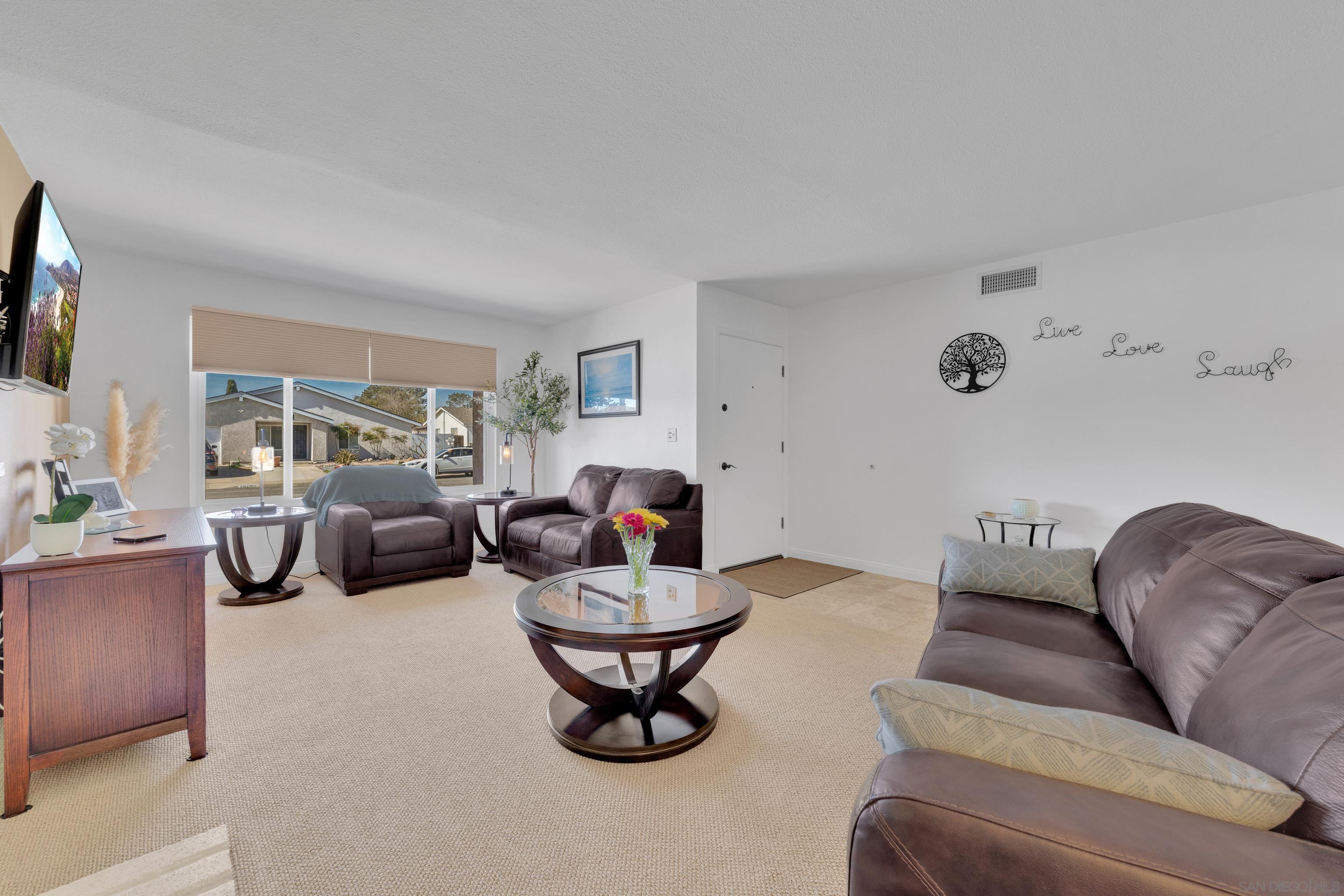 Detail Gallery Image 4 of 29 For 10851  Sandy Hook Rd, San Diego,  CA 92126 - 3 Beds | 2 Baths