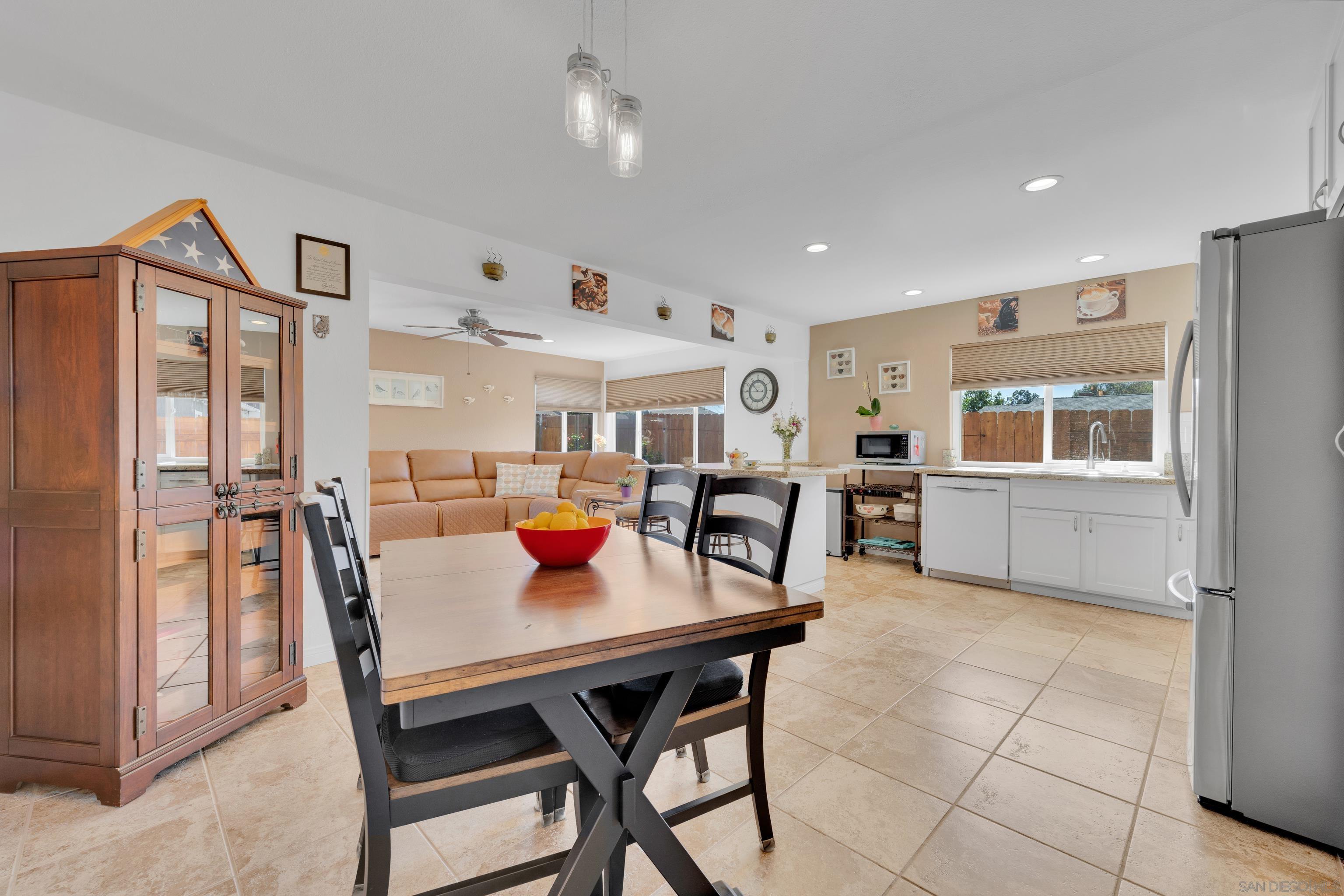 Detail Gallery Image 6 of 29 For 10851  Sandy Hook Rd, San Diego,  CA 92126 - 3 Beds | 2 Baths