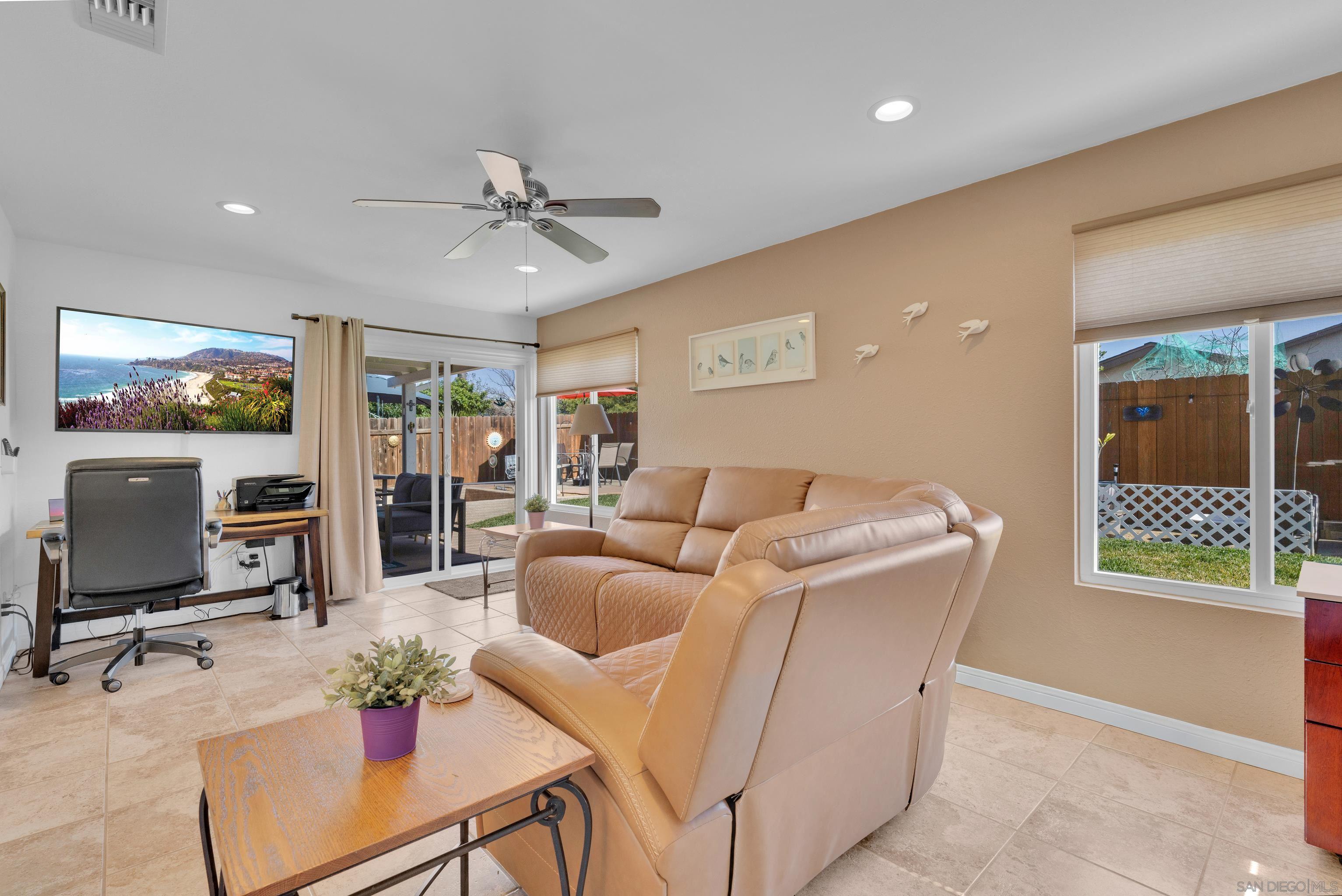 Detail Gallery Image 9 of 29 For 10851  Sandy Hook Rd, San Diego,  CA 92126 - 3 Beds | 2 Baths