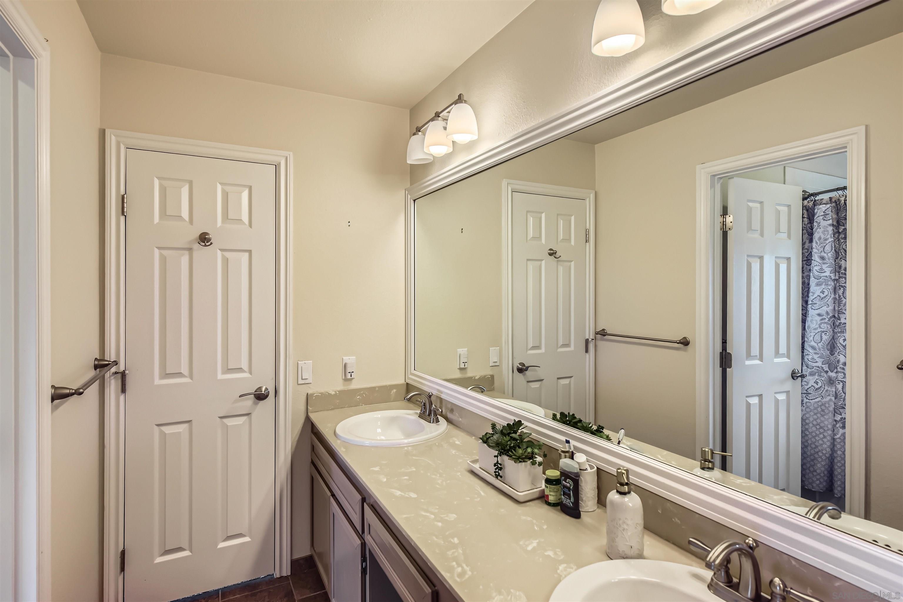 Detail Gallery Image 25 of 28 For 5916  Portobelo Ct, San Diego,  CA 92124 - 3 Beds | 2/1 Baths