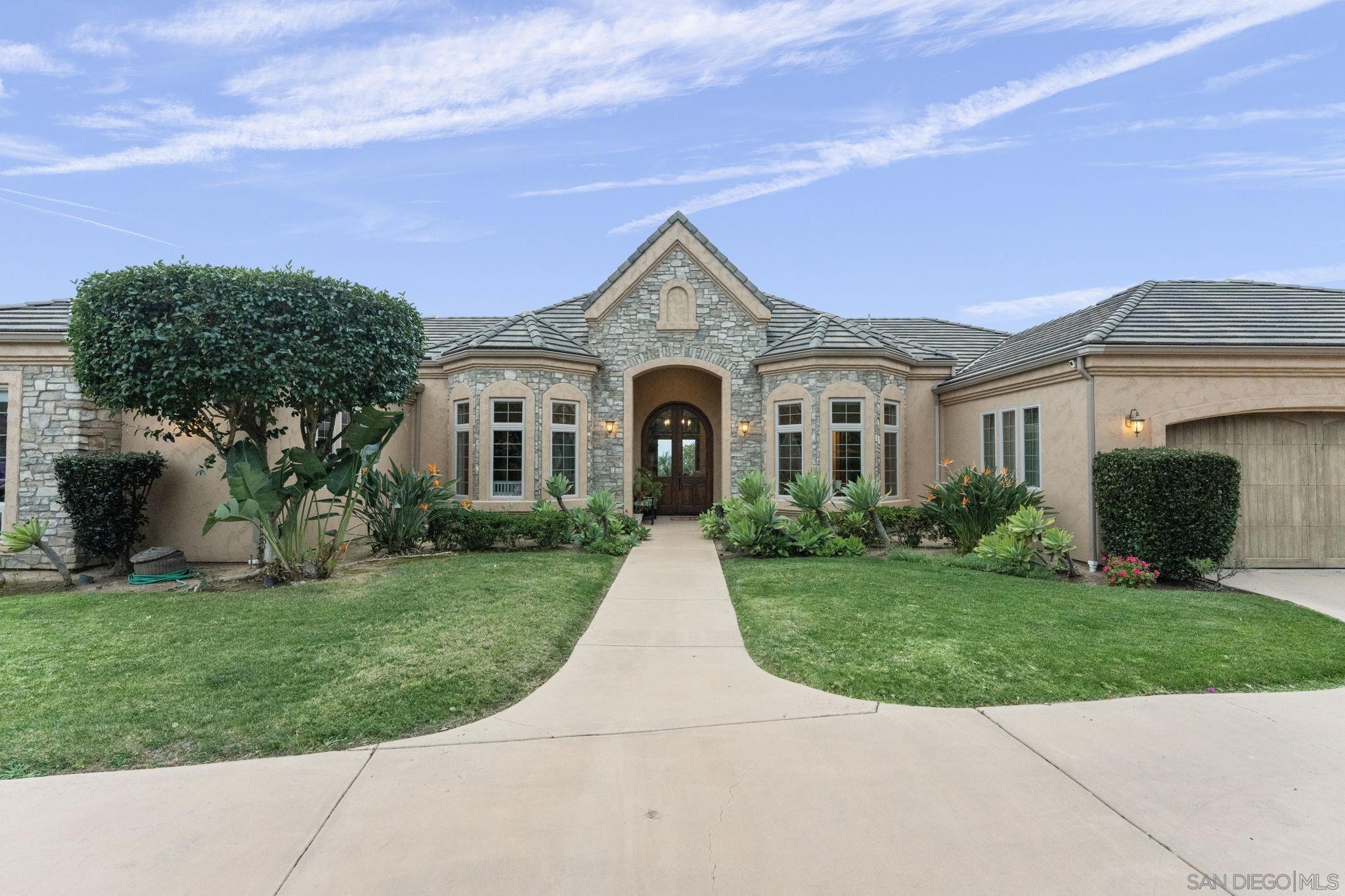 Detail Gallery Image 2 of 72 For 15480  Eastvale Rd, Poway,  CA 92064 - 5 Beds | 4/1 Baths