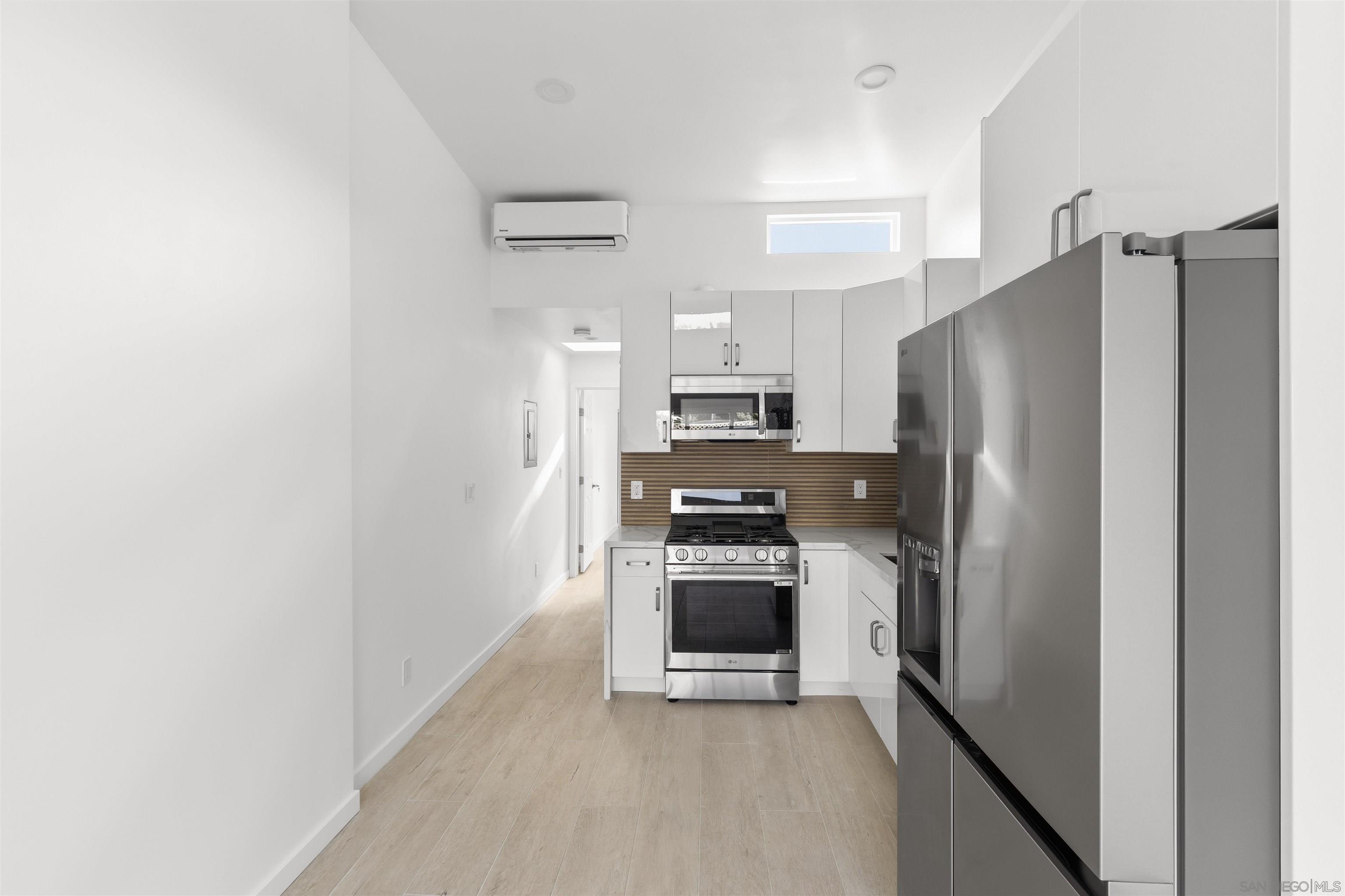 Detail Gallery Image 2 of 22 For Rosecrans St, San Diego,  CA 92106 - 1 Beds | 1 Baths