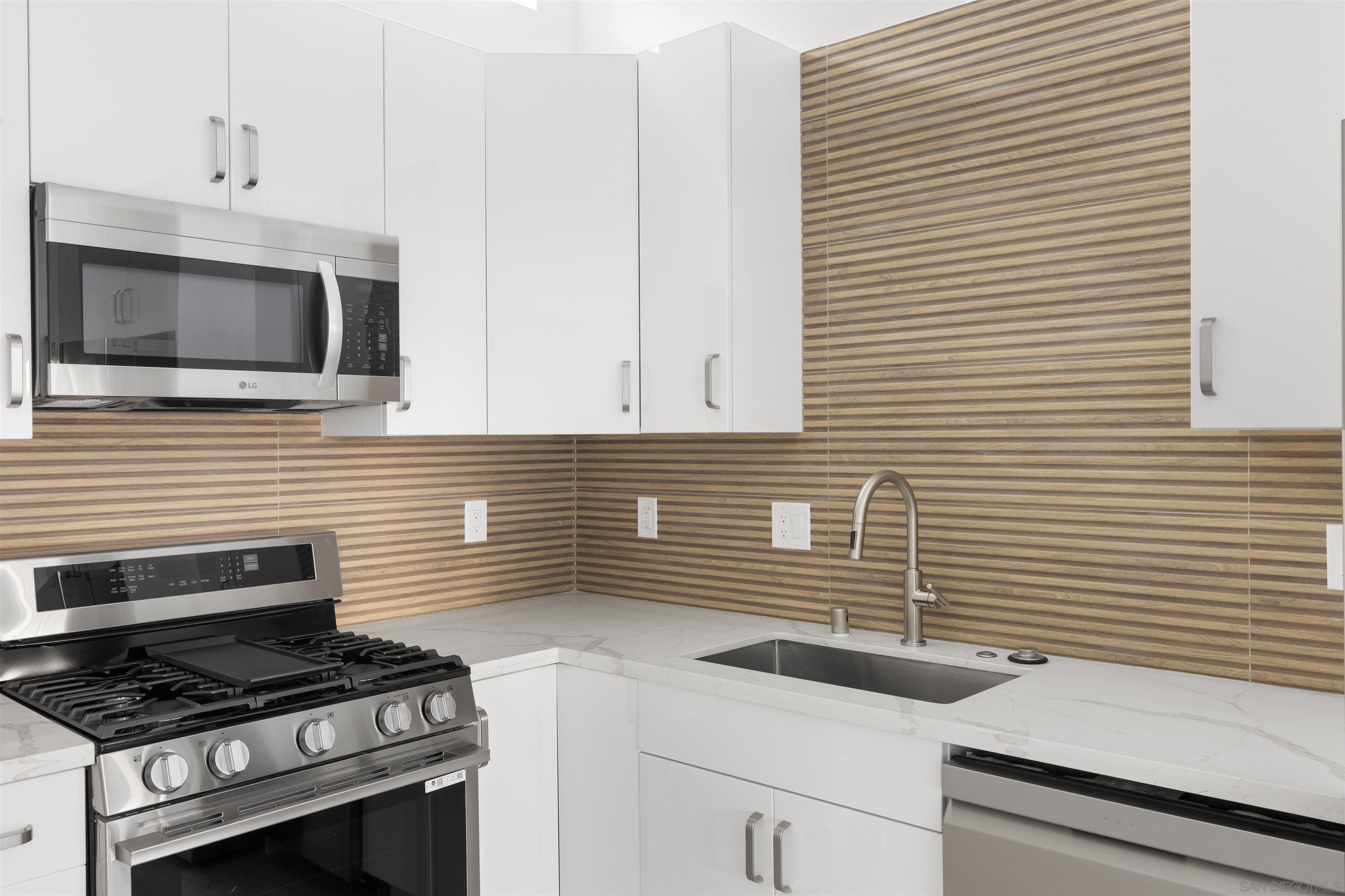 Detail Gallery Image 3 of 22 For Rosecrans St, San Diego,  CA 92106 - 1 Beds | 1 Baths