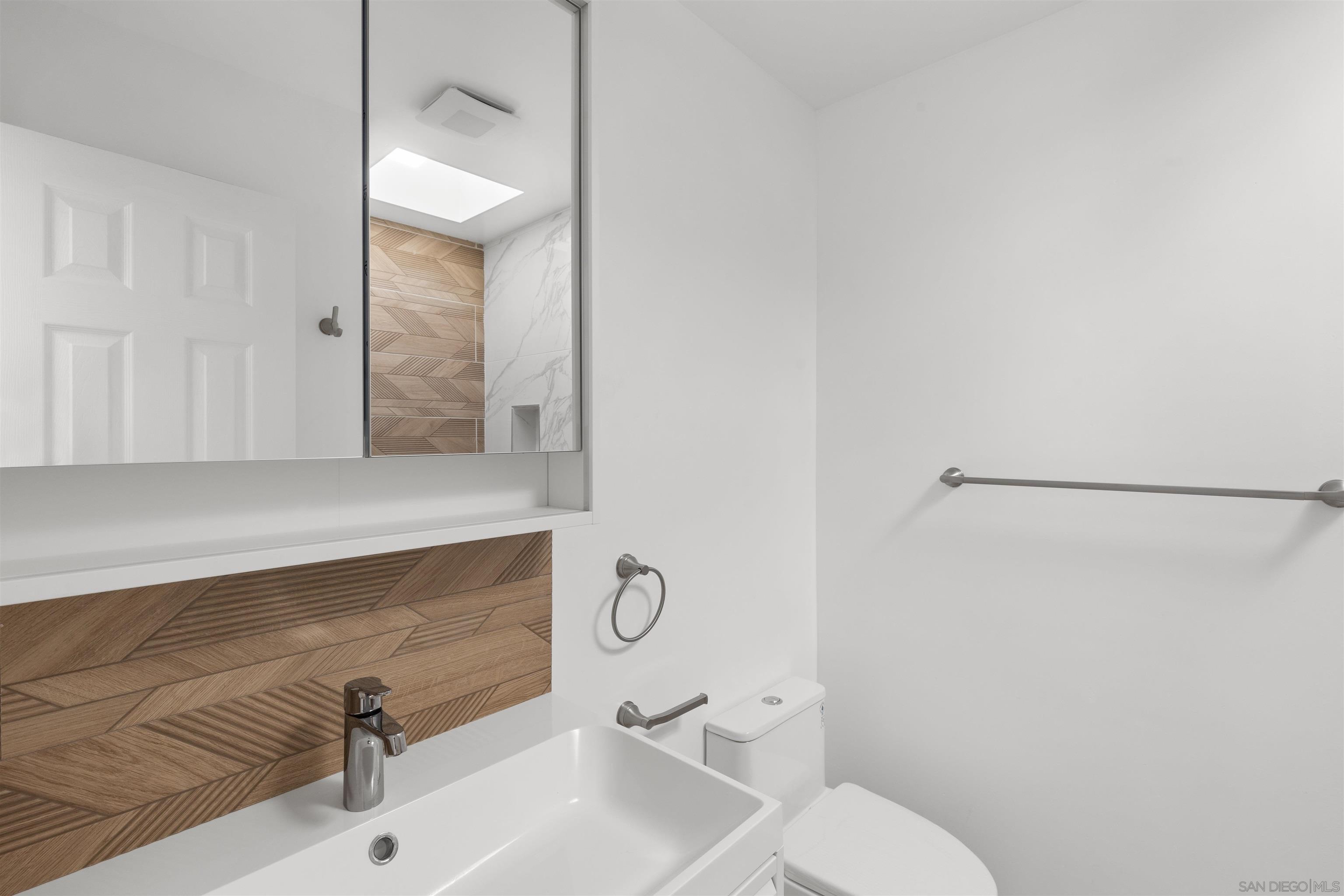 Detail Gallery Image 7 of 22 For Rosecrans St, San Diego,  CA 92106 - 1 Beds | 1 Baths