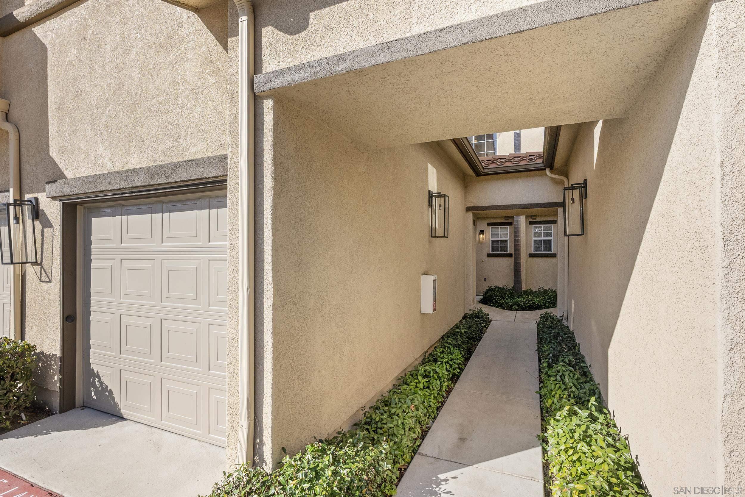 Detail Gallery Image 2 of 51 For 638  Sumner Way  #4,  Oceanside,  CA 92058 - 3 Beds | 2/1 Baths
