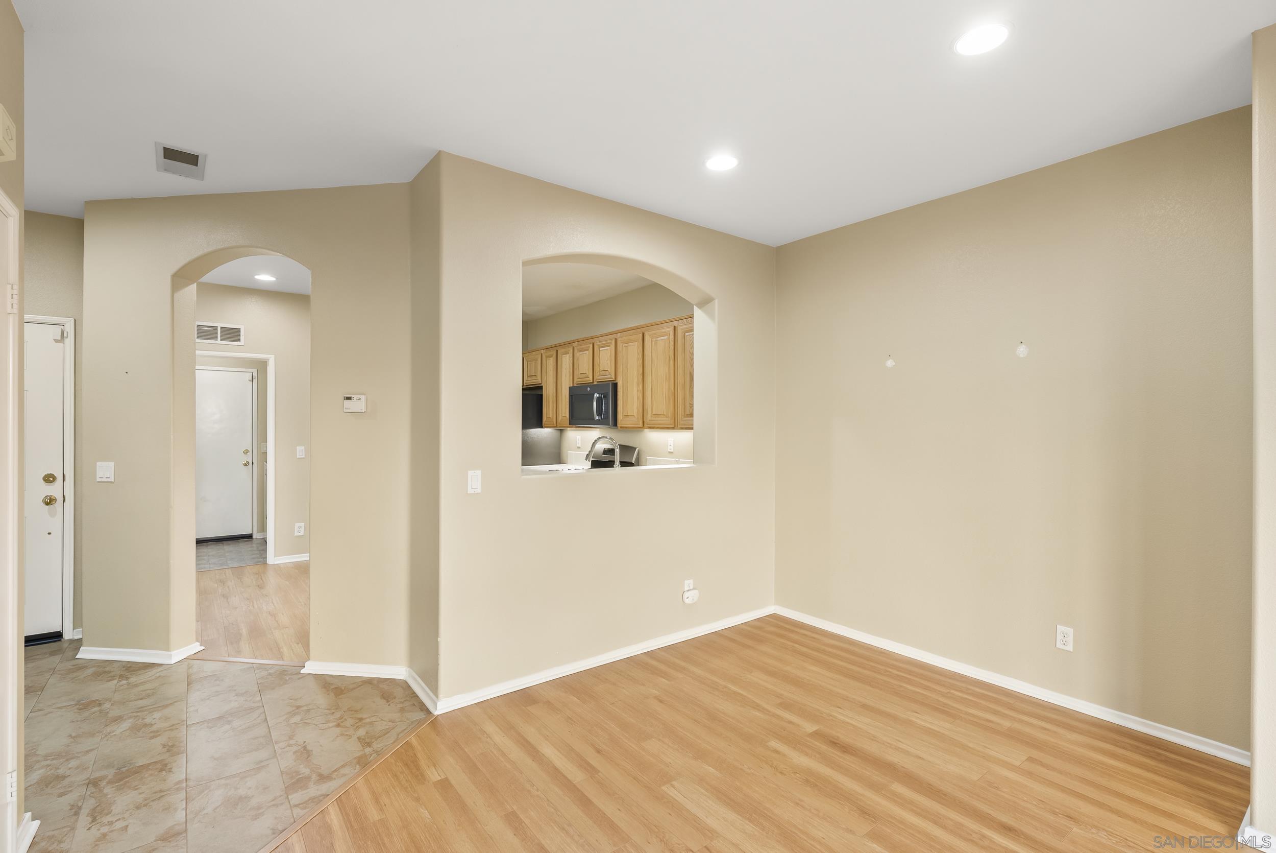 Detail Gallery Image 11 of 51 For 638  Sumner Way  #4,  Oceanside,  CA 92058 - 3 Beds | 2/1 Baths