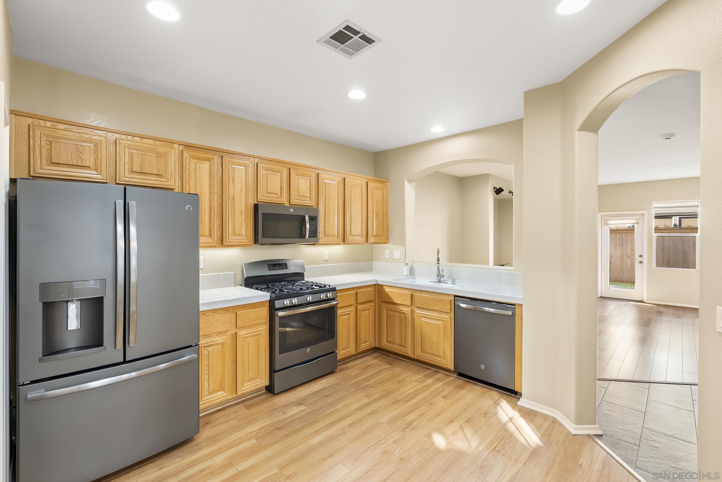 Detail Gallery Image 13 of 51 For 638  Sumner Way  #4,  Oceanside,  CA 92058 - 3 Beds | 2/1 Baths