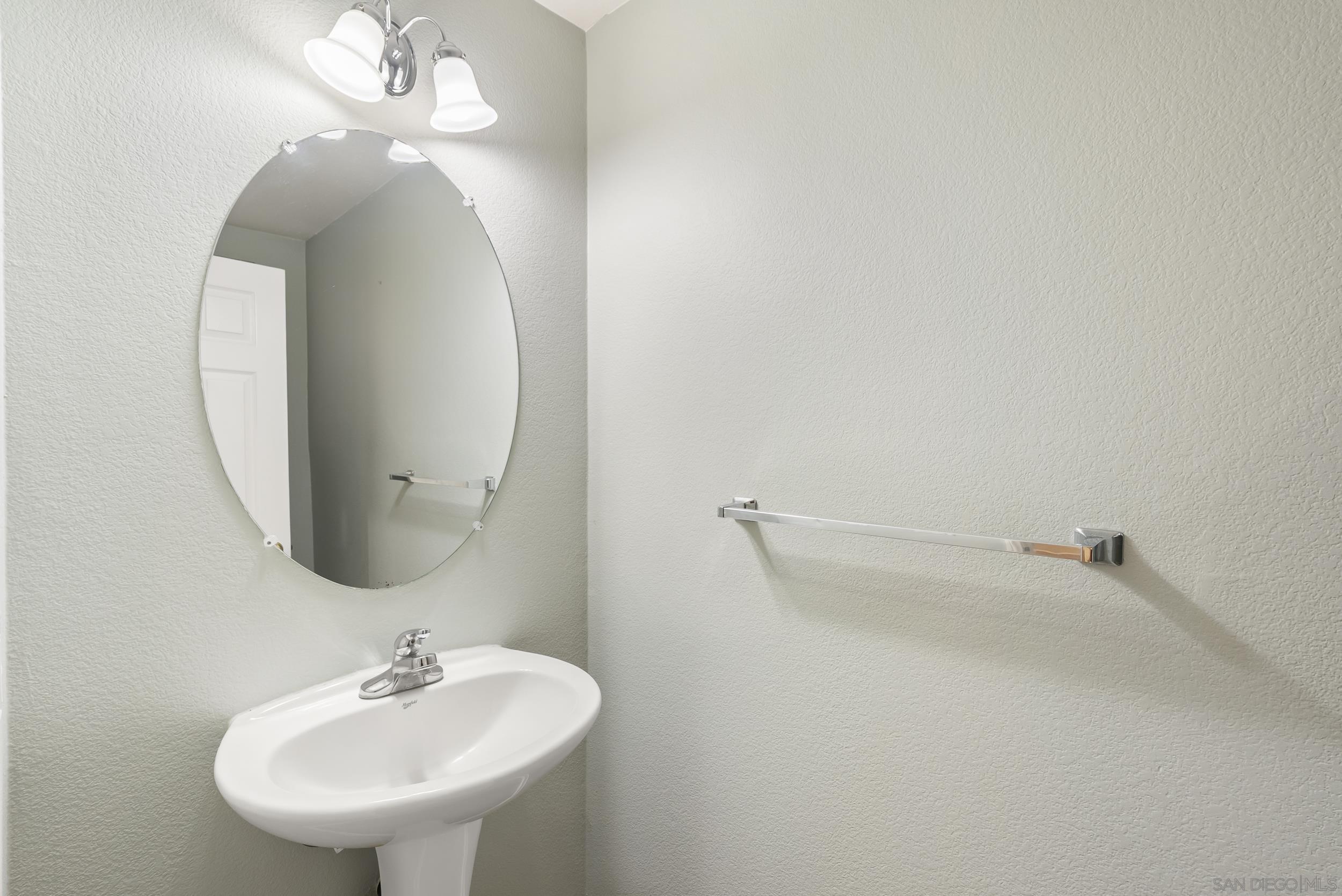 Detail Gallery Image 19 of 51 For 638  Sumner Way  #4,  Oceanside,  CA 92058 - 3 Beds | 2/1 Baths