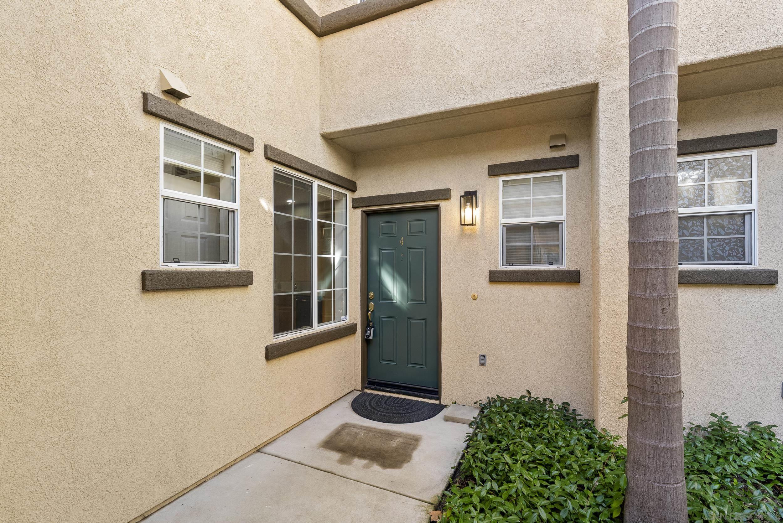 Detail Gallery Image 3 of 51 For 638  Sumner Way  #4,  Oceanside,  CA 92058 - 3 Beds | 2/1 Baths