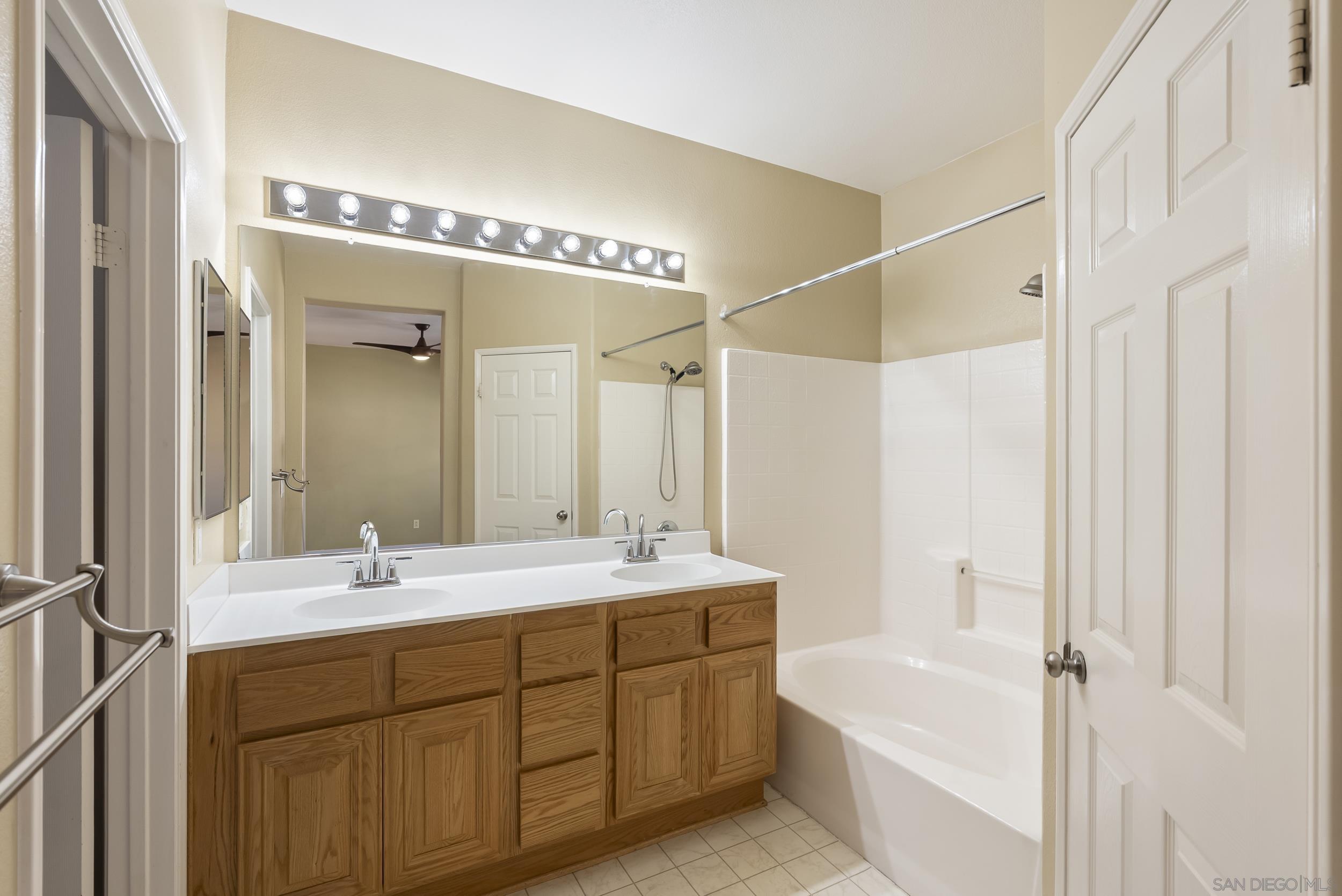 Detail Gallery Image 25 of 51 For 638  Sumner Way  #4,  Oceanside,  CA 92058 - 3 Beds | 2/1 Baths