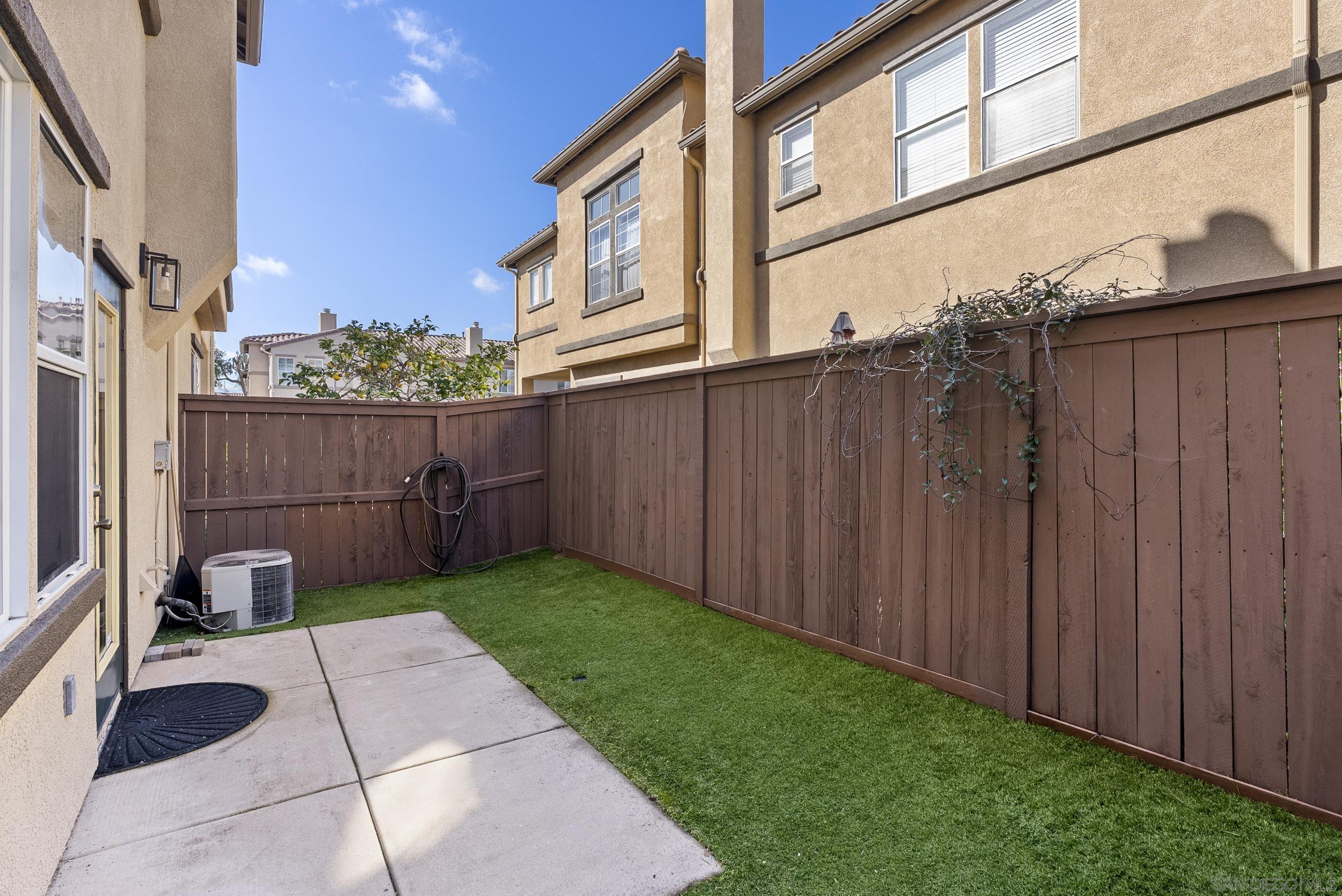 Detail Gallery Image 37 of 51 For 638  Sumner Way  #4,  Oceanside,  CA 92058 - 3 Beds | 2/1 Baths