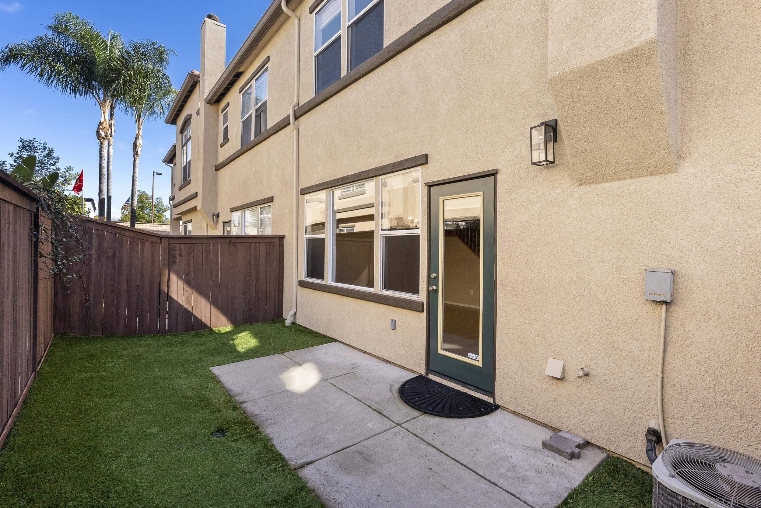 Detail Gallery Image 38 of 51 For 638  Sumner Way  #4,  Oceanside,  CA 92058 - 3 Beds | 2/1 Baths