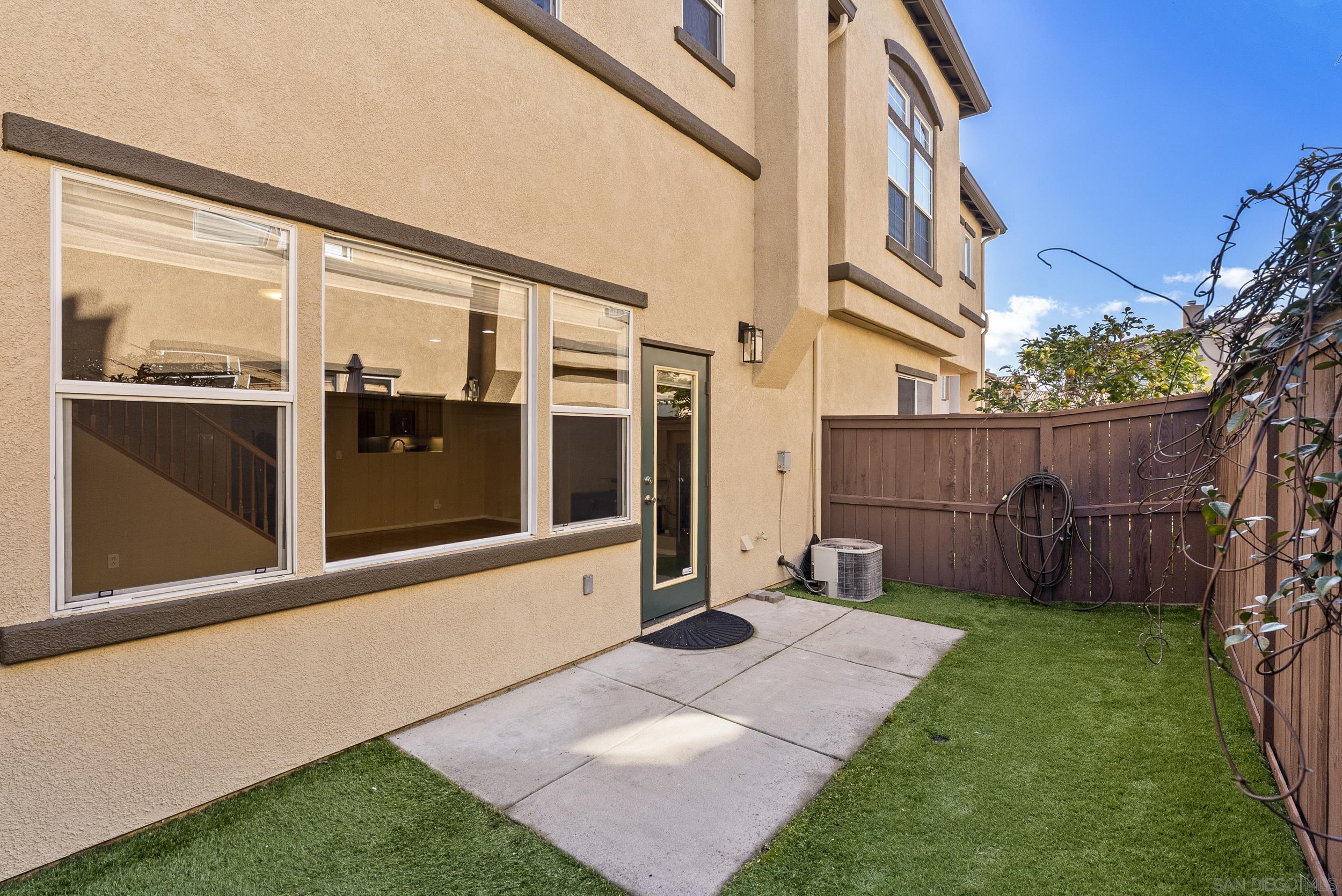 Detail Gallery Image 40 of 51 For 638  Sumner Way  #4,  Oceanside,  CA 92058 - 3 Beds | 2/1 Baths
