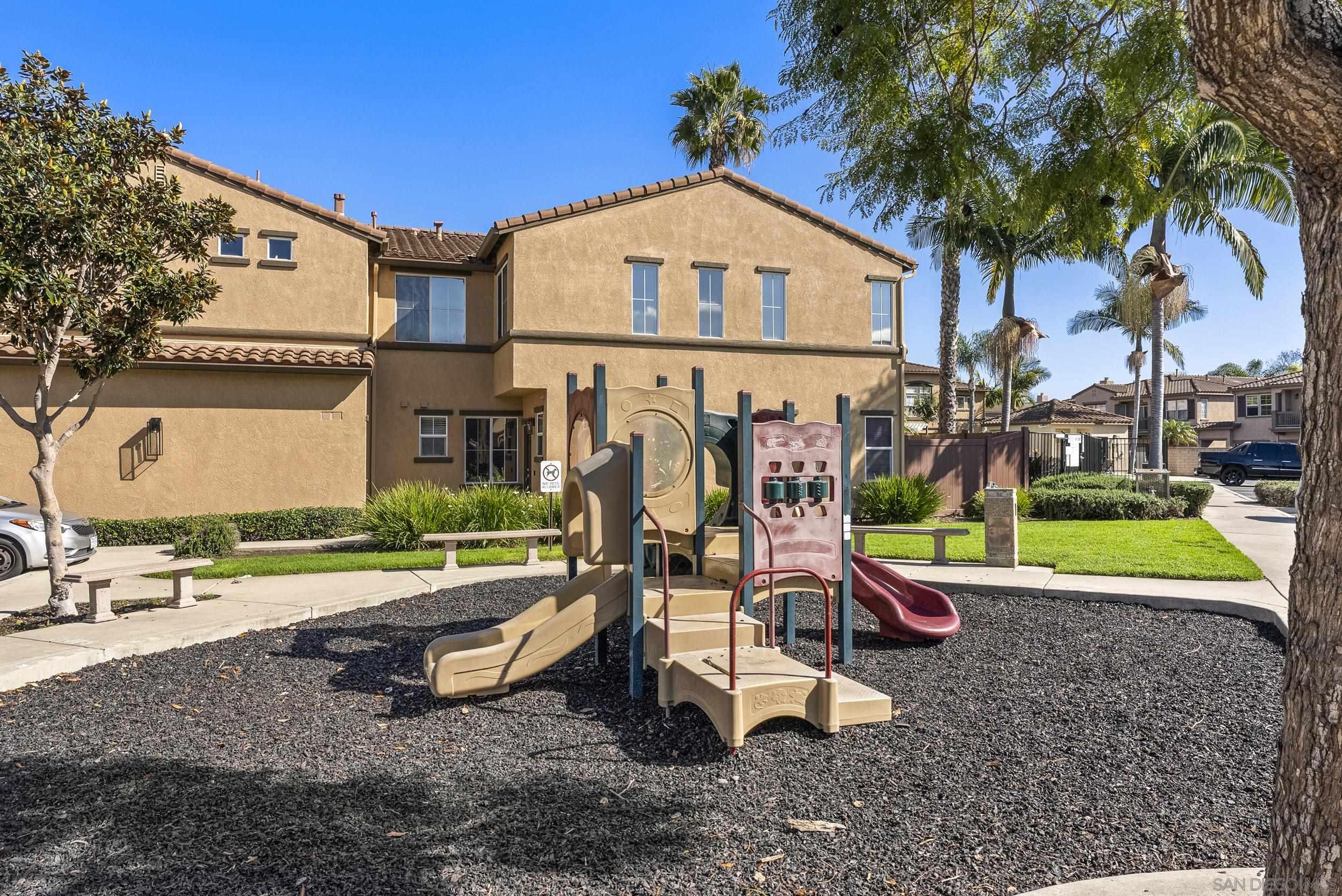 Detail Gallery Image 41 of 51 For 638  Sumner Way  #4,  Oceanside,  CA 92058 - 3 Beds | 2/1 Baths