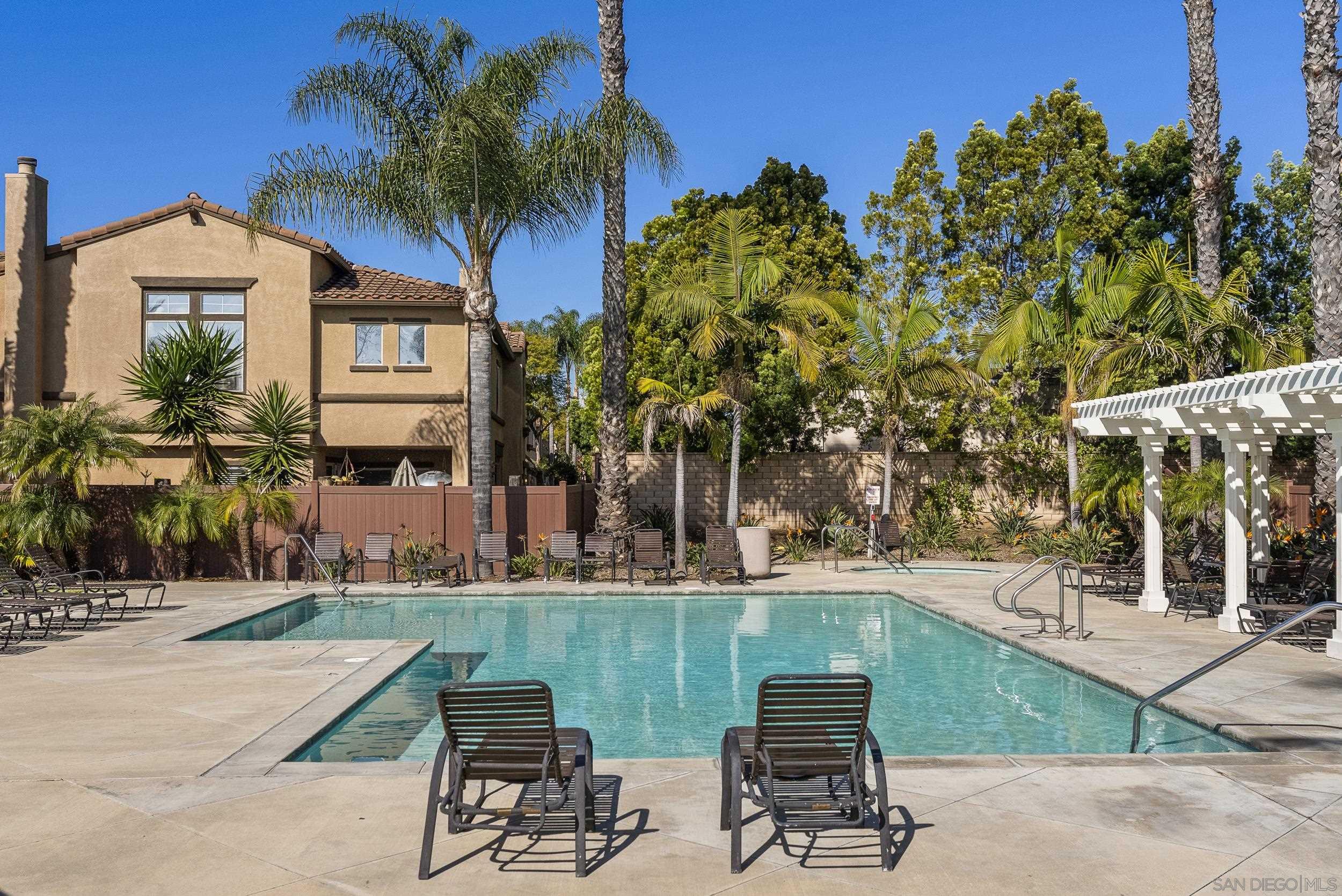 Detail Gallery Image 43 of 51 For 638  Sumner Way  #4,  Oceanside,  CA 92058 - 3 Beds | 2/1 Baths