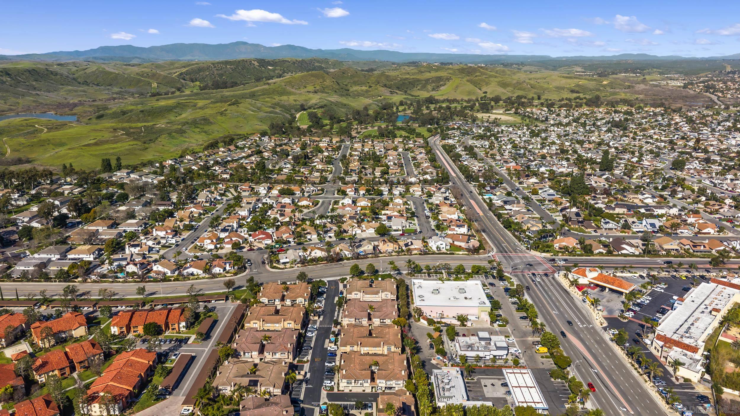 Detail Gallery Image 48 of 51 For 638  Sumner Way  #4,  Oceanside,  CA 92058 - 3 Beds | 2/1 Baths