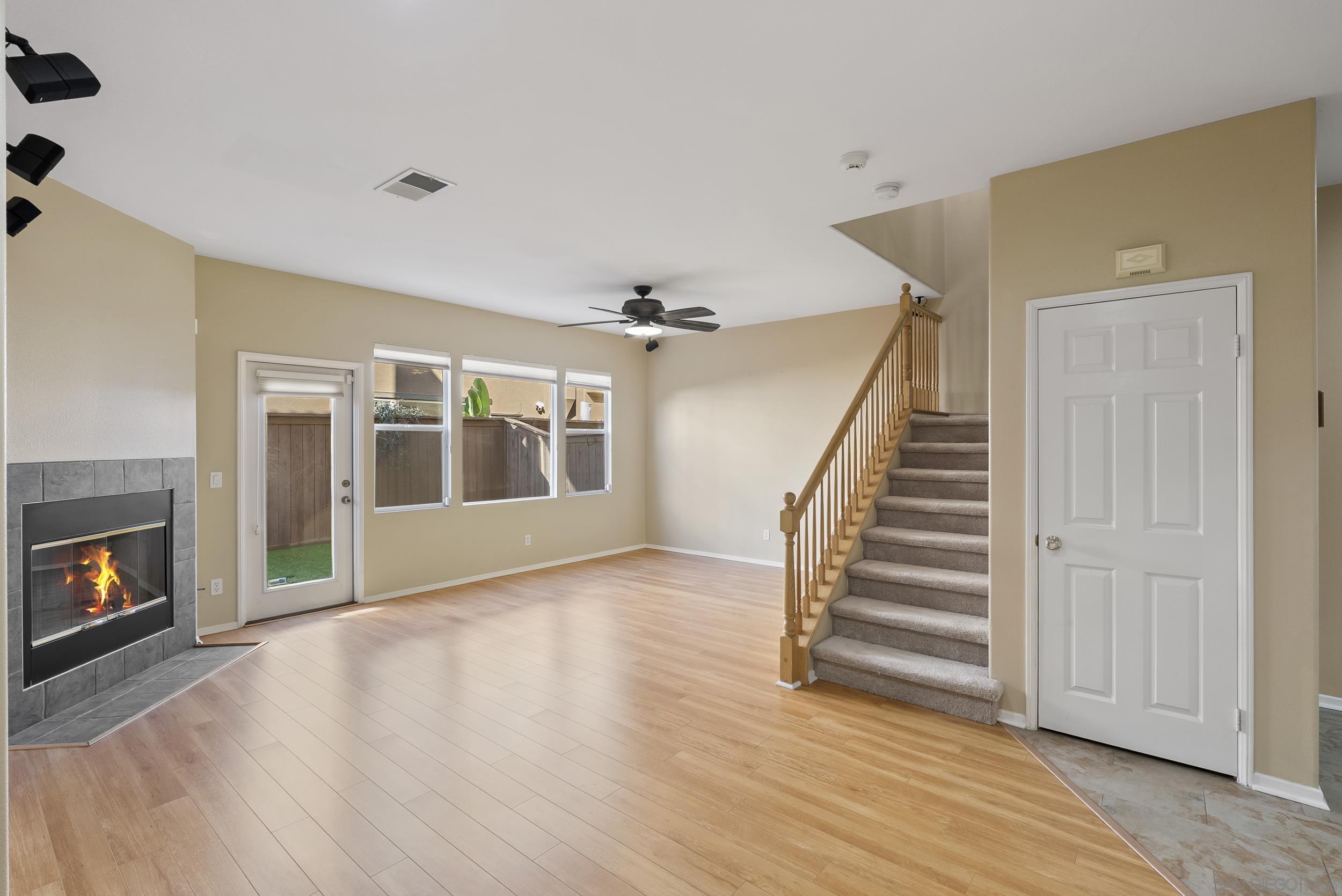 Detail Gallery Image 6 of 51 For 638  Sumner Way  #4,  Oceanside,  CA 92058 - 3 Beds | 2/1 Baths