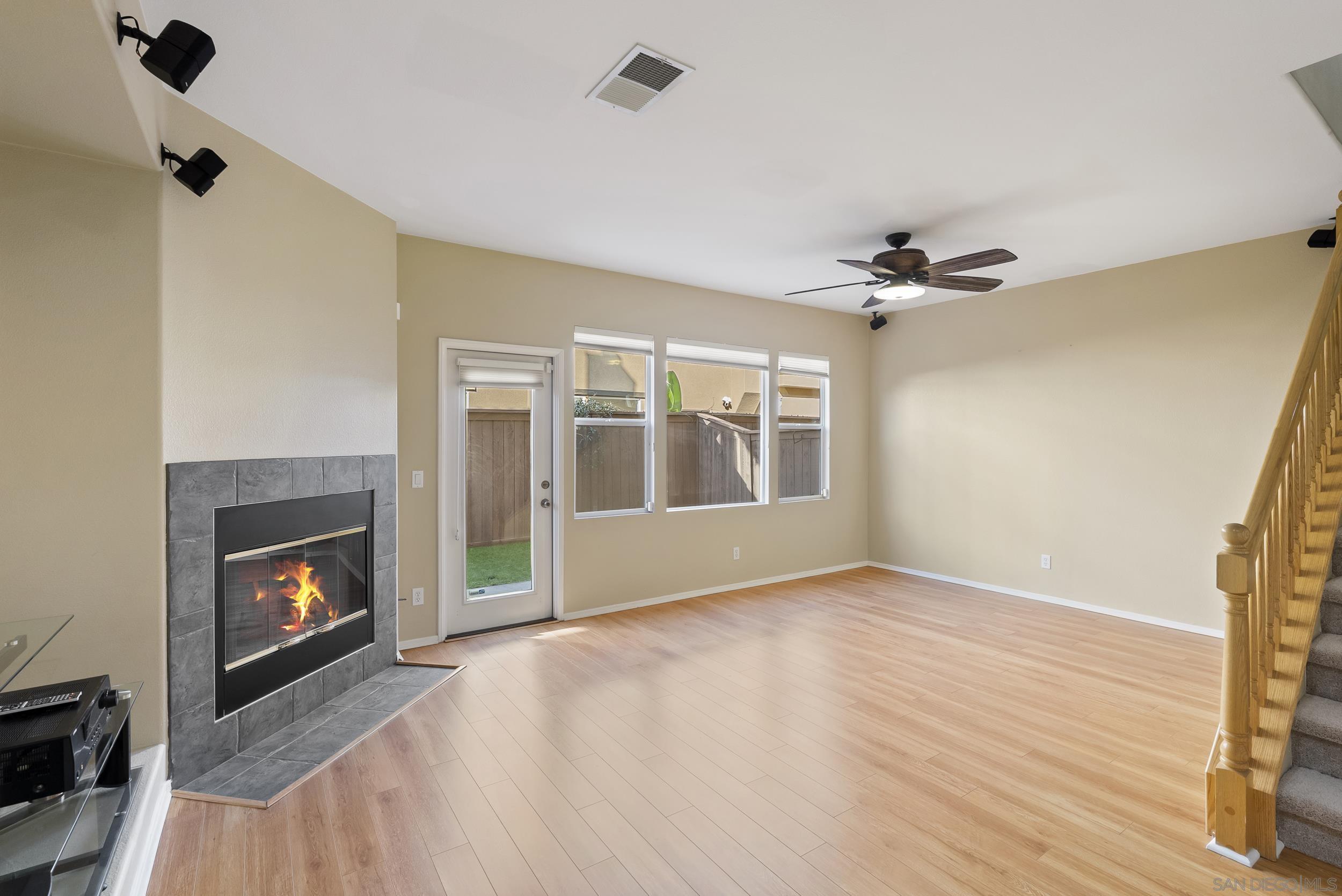 Detail Gallery Image 7 of 51 For 638  Sumner Way  #4,  Oceanside,  CA 92058 - 3 Beds | 2/1 Baths