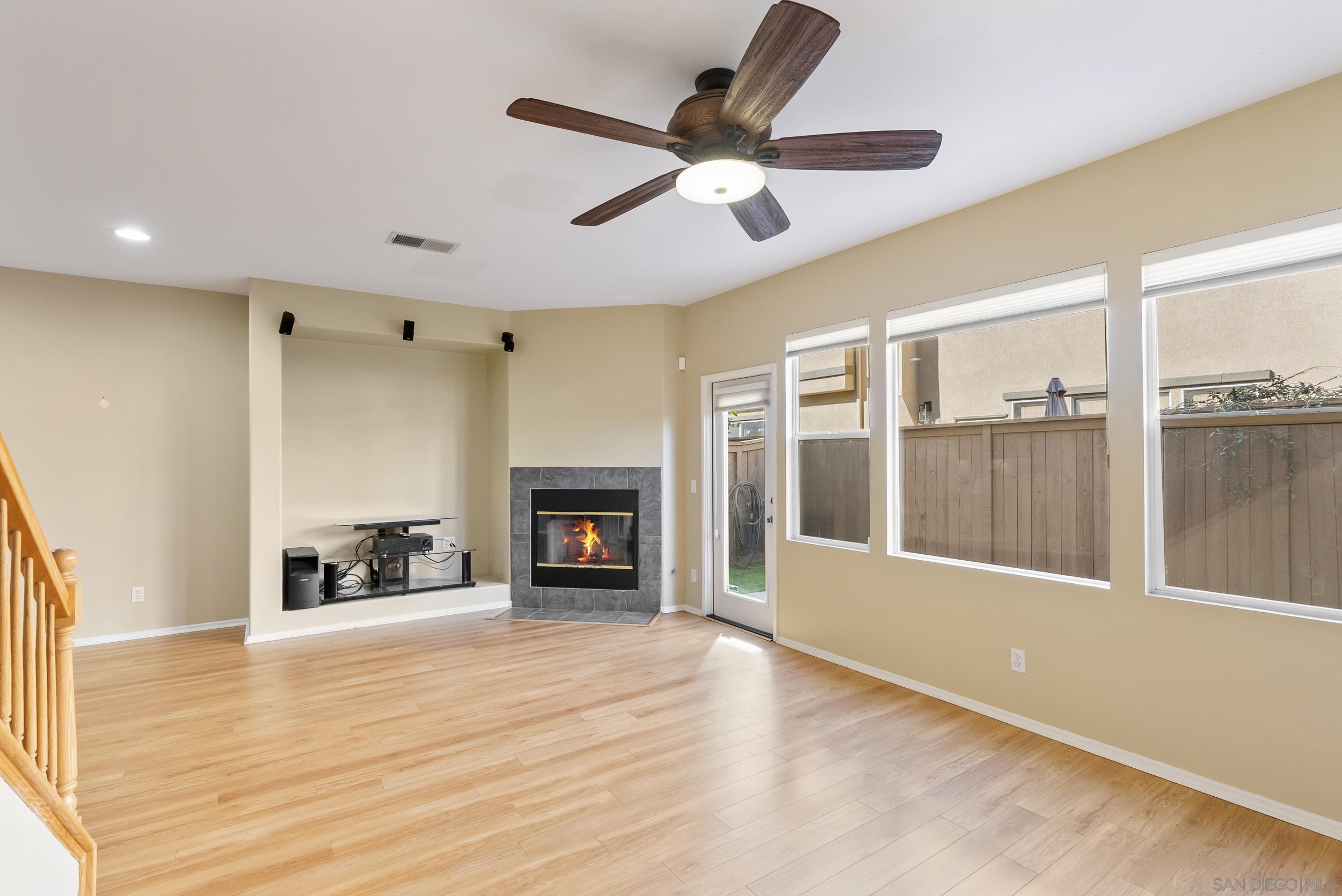 Detail Gallery Image 9 of 51 For 638  Sumner Way  #4,  Oceanside,  CA 92058 - 3 Beds | 2/1 Baths