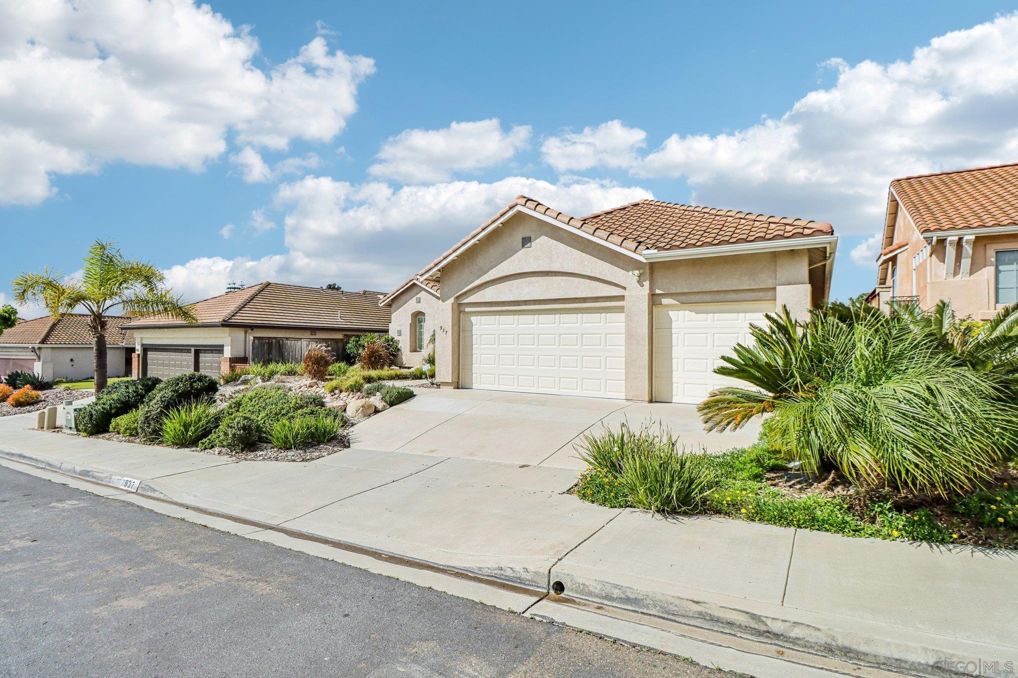 Detail Gallery Image 2 of 56 For 937  Paseo La Cresta, Chula Vista,  CA 91910 - 3 Beds | 3/1 Baths