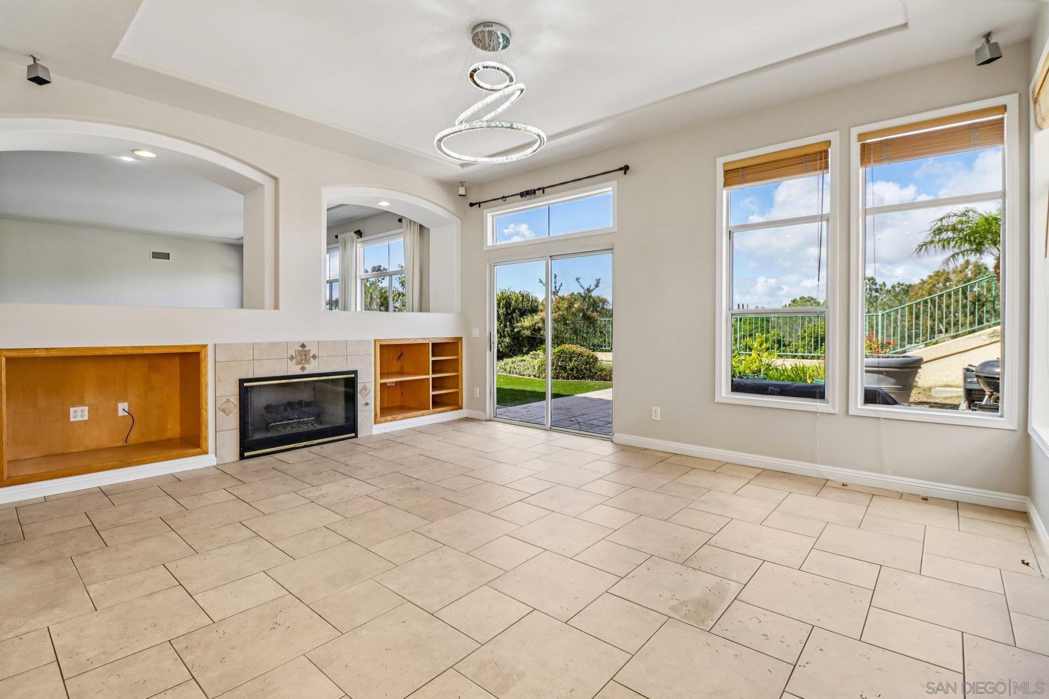 Detail Gallery Image 8 of 56 For 937  Paseo La Cresta, Chula Vista,  CA 91910 - 3 Beds | 3/1 Baths