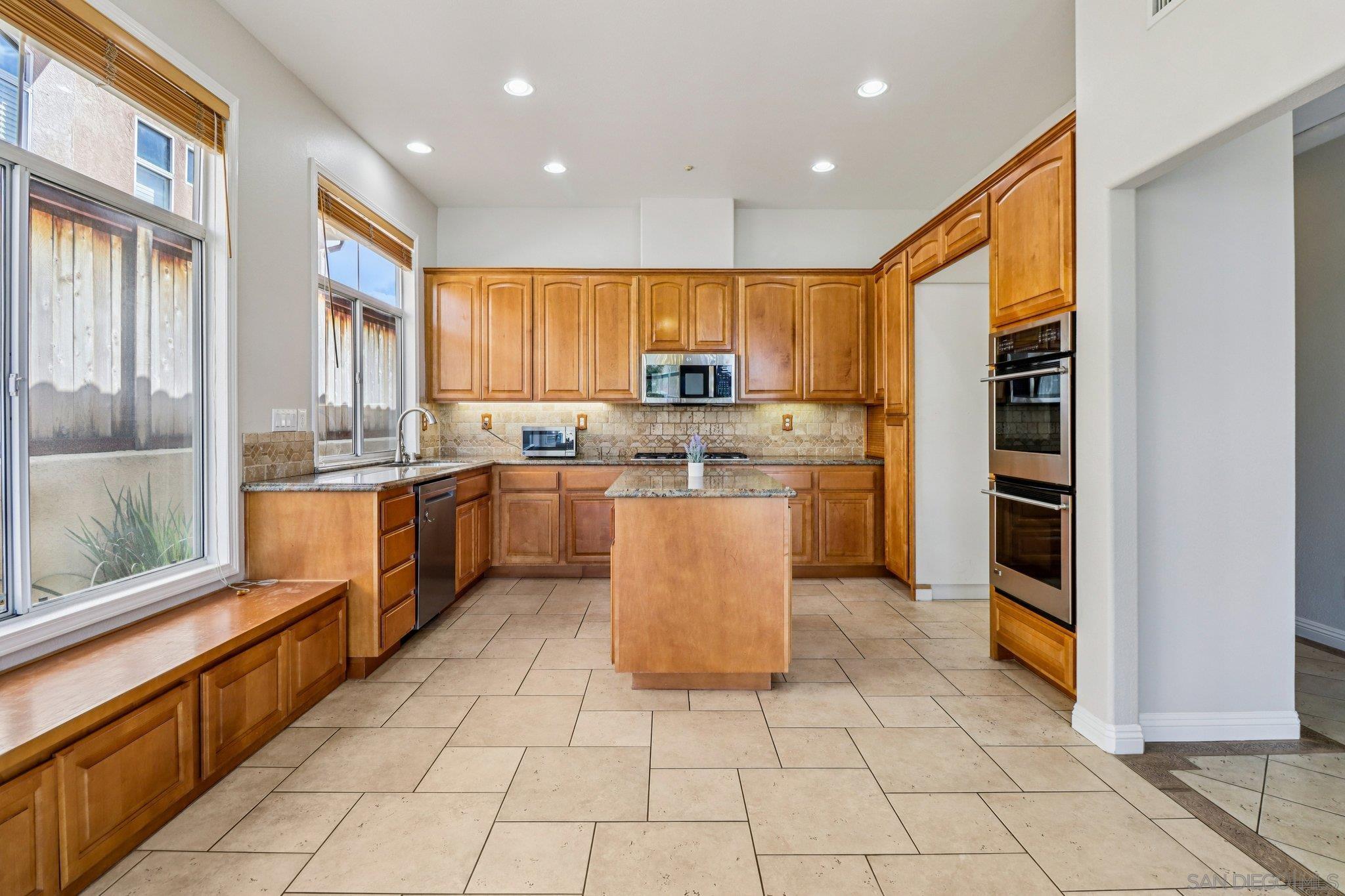 Detail Gallery Image 9 of 56 For 937  Paseo La Cresta, Chula Vista,  CA 91910 - 3 Beds | 3/1 Baths