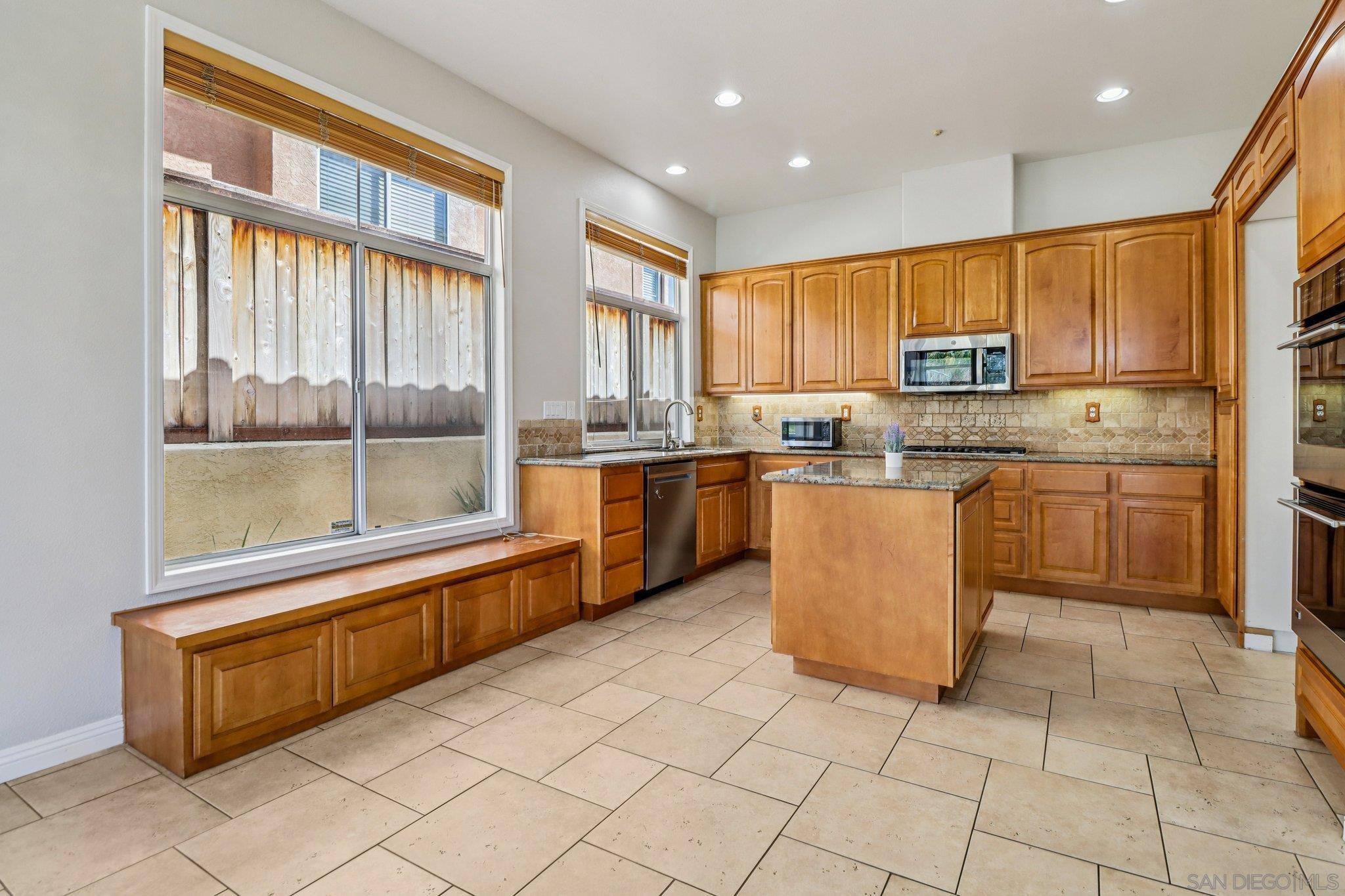 Detail Gallery Image 10 of 56 For 937  Paseo La Cresta, Chula Vista,  CA 91910 - 3 Beds | 3/1 Baths