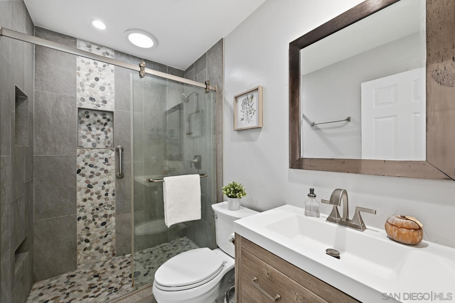 Detail Gallery Image 17 of 27 For 1005  Hazen Dr, San Marcos,  CA 92069 - 4 Beds | 2 Baths