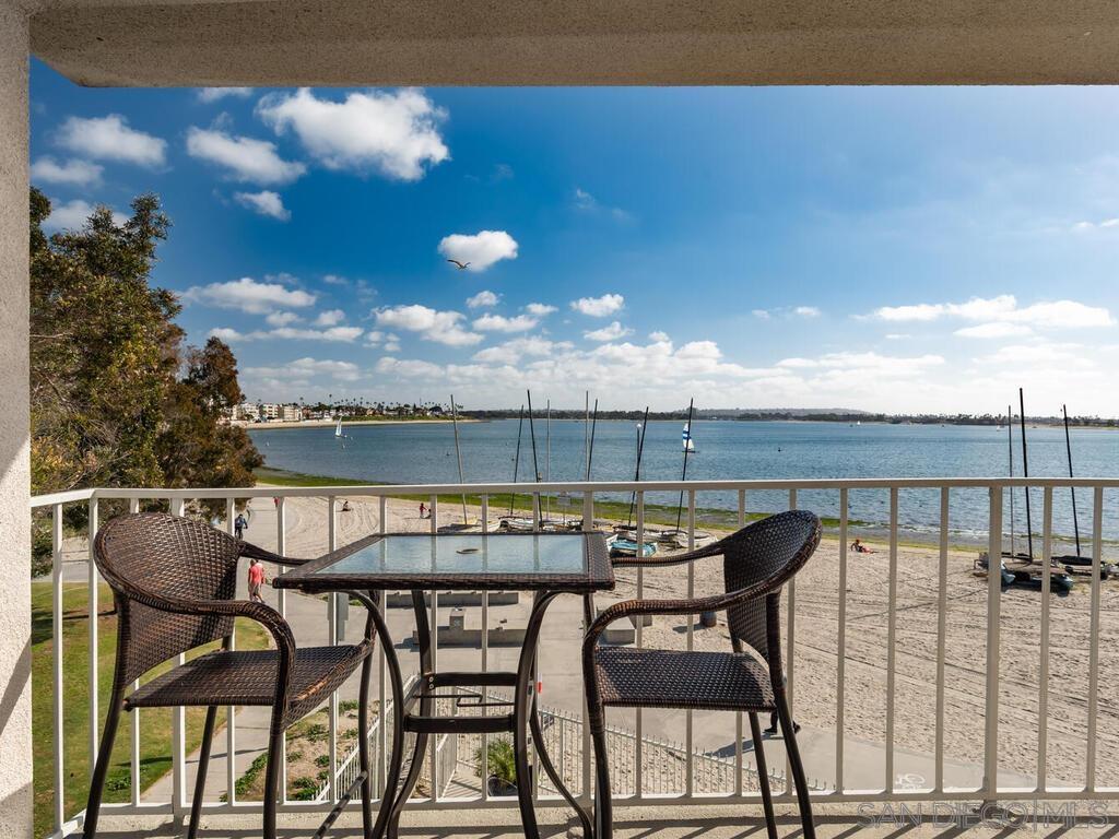 Detail Gallery Image 3 of 34 For 1251  Parker Pl  2n,  San Diego,  CA 92109 - 1 Beds | 1 Baths