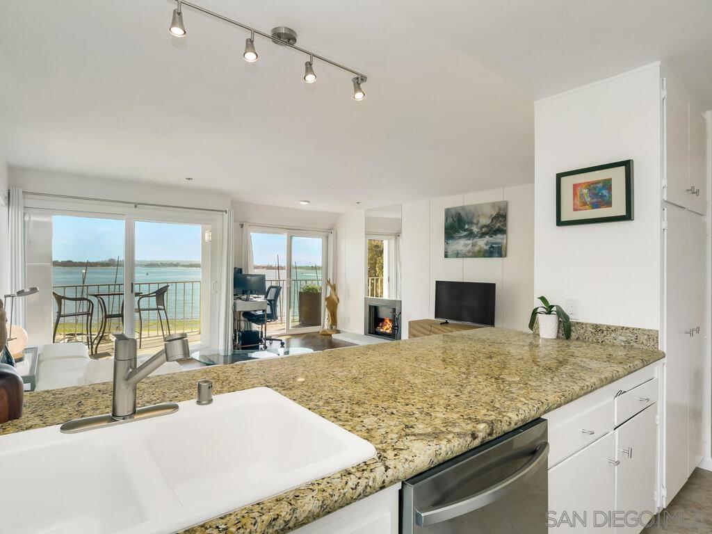 Detail Gallery Image 5 of 34 For 1251  Parker Pl  2n,  San Diego,  CA 92109 - 1 Beds | 1 Baths