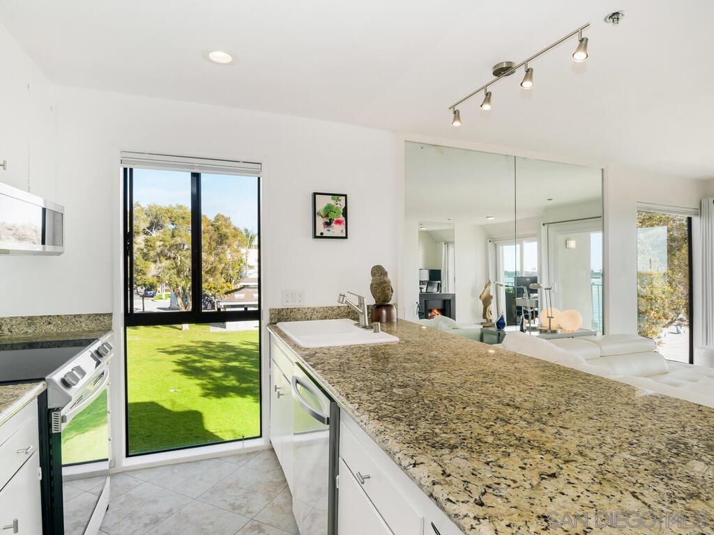 Detail Gallery Image 6 of 34 For 1251  Parker Pl  2n,  San Diego,  CA 92109 - 1 Beds | 1 Baths