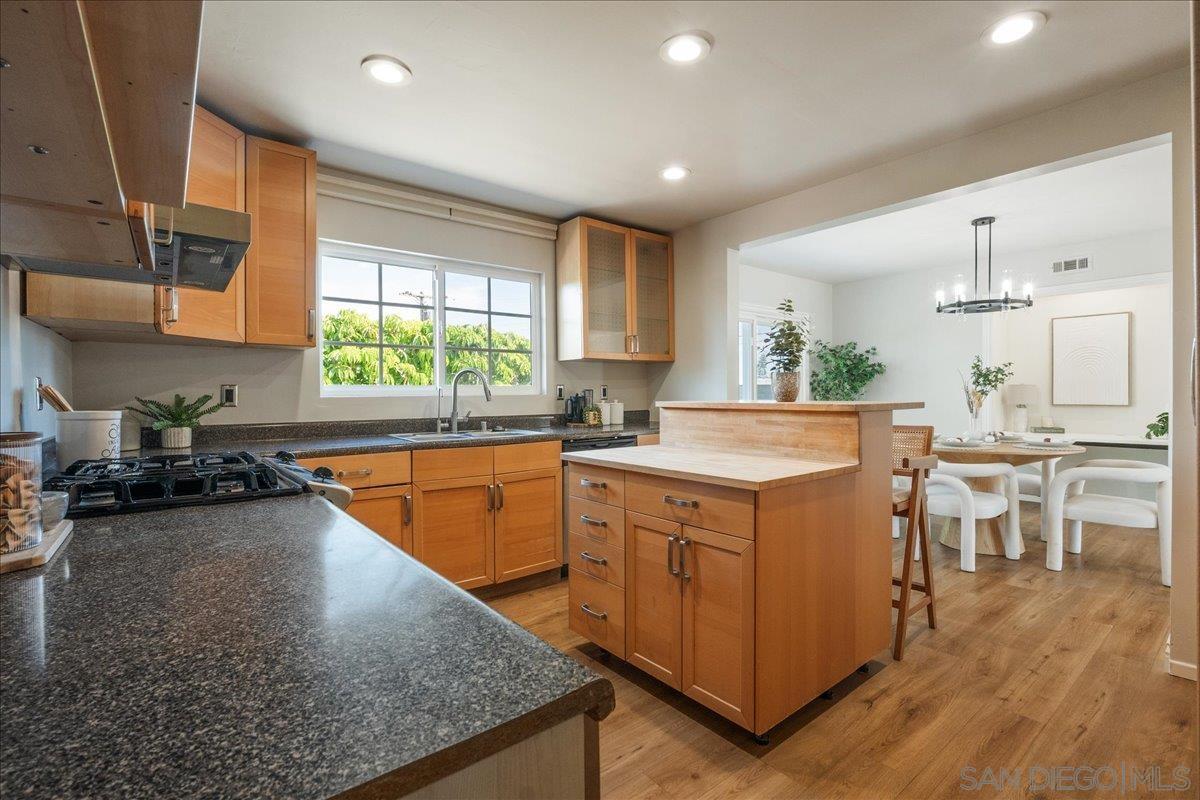 Detail Gallery Image 9 of 32 For 2705  Kobe Dr, San Diego,  CA 92123 - 4 Beds | 2 Baths