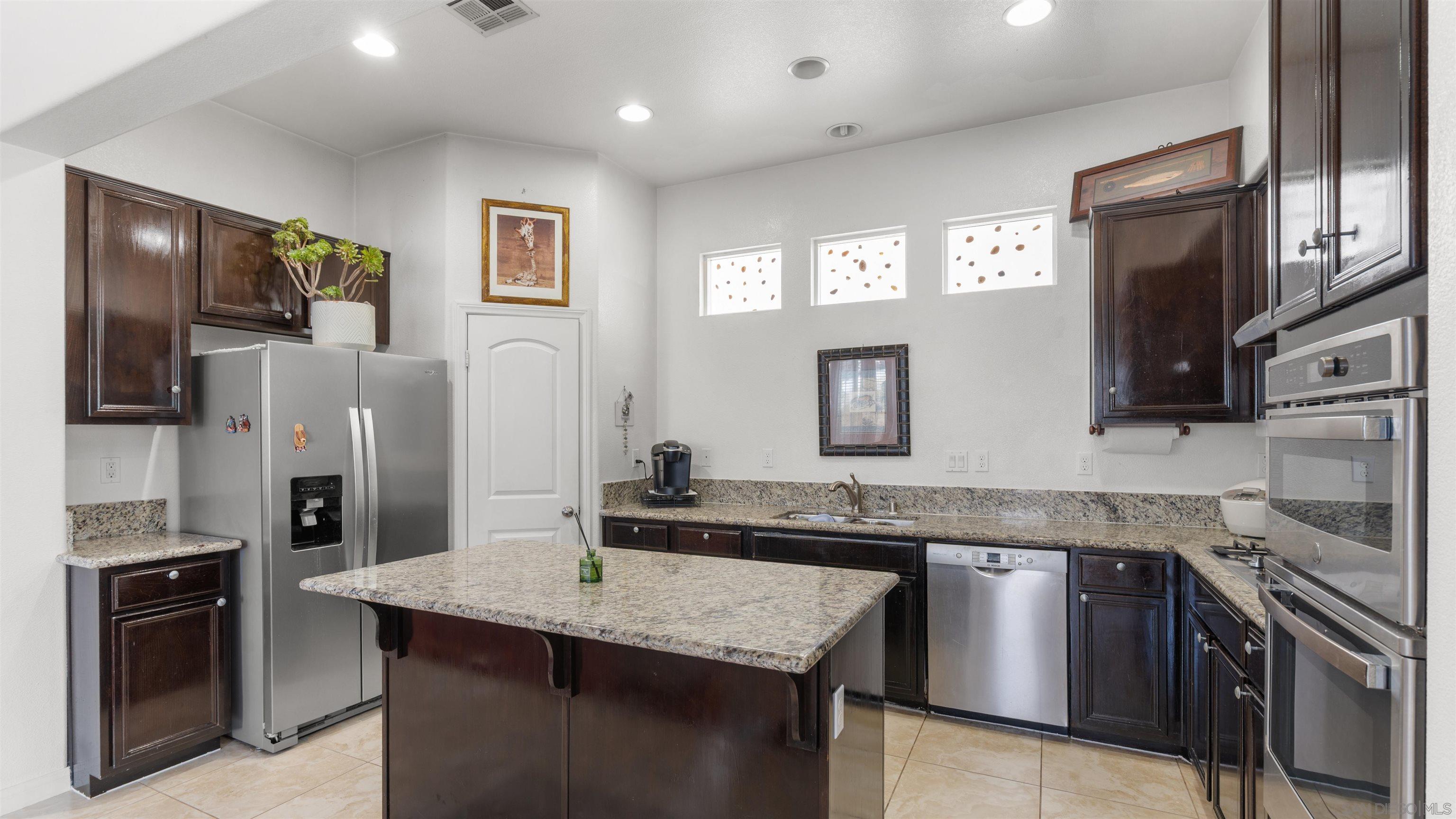 Detail Gallery Image 12 of 45 For 1613  Jones St, Chula Vista,  CA 91913 - 4 Beds | 2/1 Baths