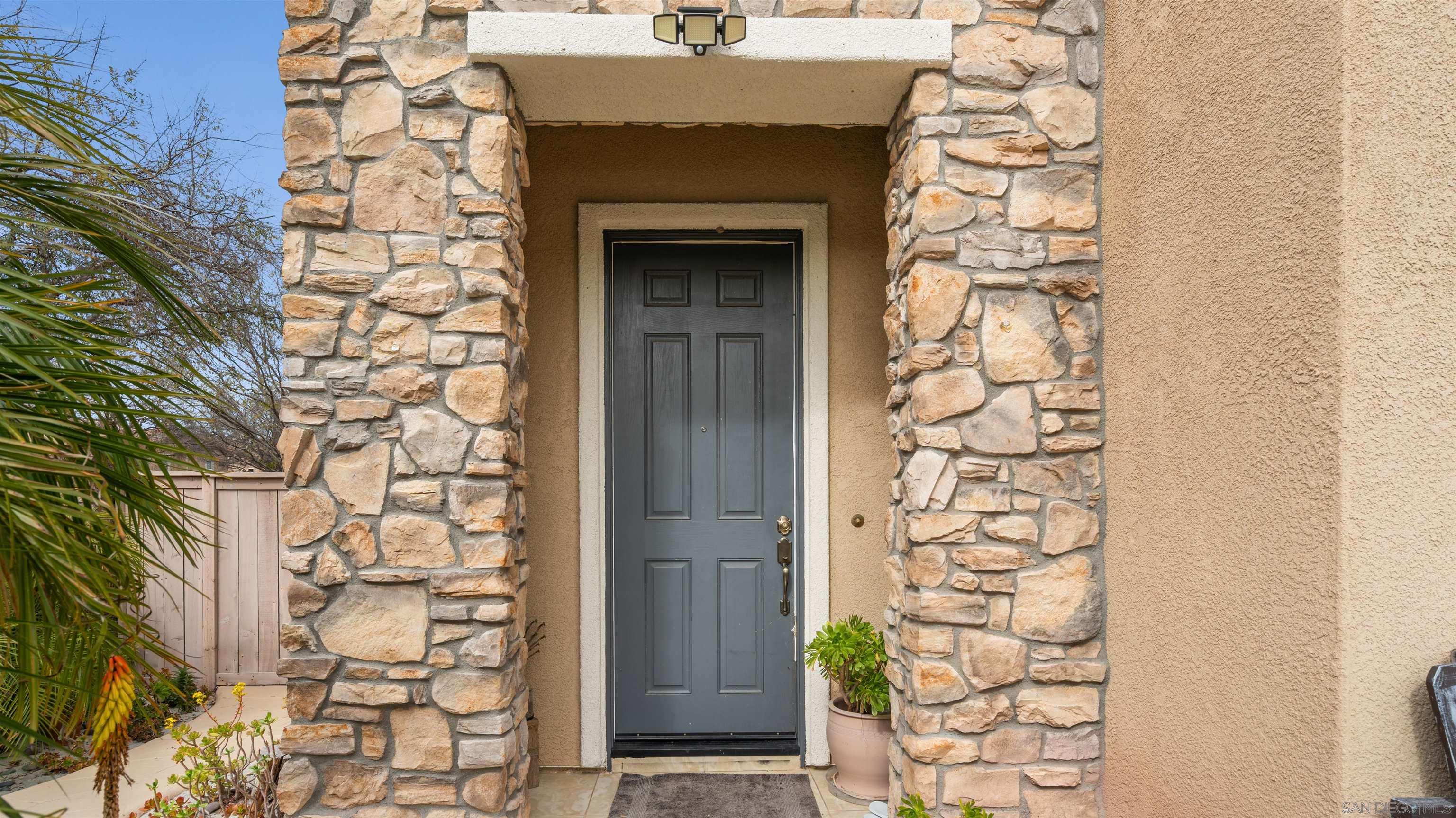 Detail Gallery Image 4 of 45 For 1613  Jones St, Chula Vista,  CA 91913 - 4 Beds | 2/1 Baths