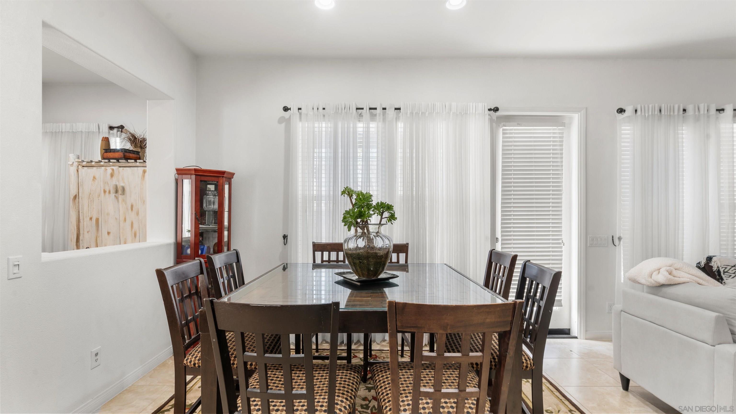 Detail Gallery Image 8 of 45 For 1613  Jones St, Chula Vista,  CA 91913 - 4 Beds | 2/1 Baths