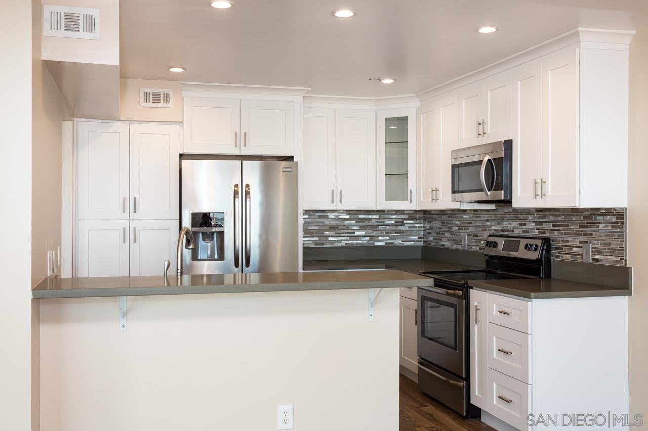 Detail Gallery Image 16 of 32 For 2414  Front Street  13, San Diego,  CA 92101 - 2 Beds | 2 Baths