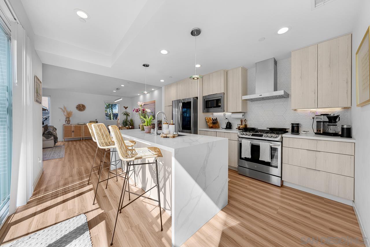 Detail Gallery Image 3 of 47 For 1166  Holly  3, Imperial Beach,  CA 91932 - 4 Beds | 2/1 Baths