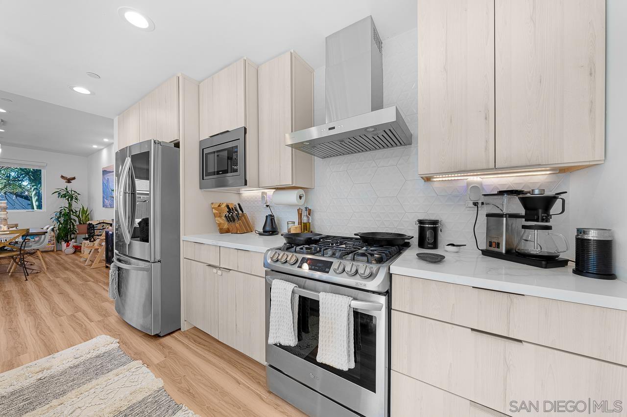 Detail Gallery Image 4 of 47 For 1166  Holly  3, Imperial Beach,  CA 91932 - 4 Beds | 2/1 Baths