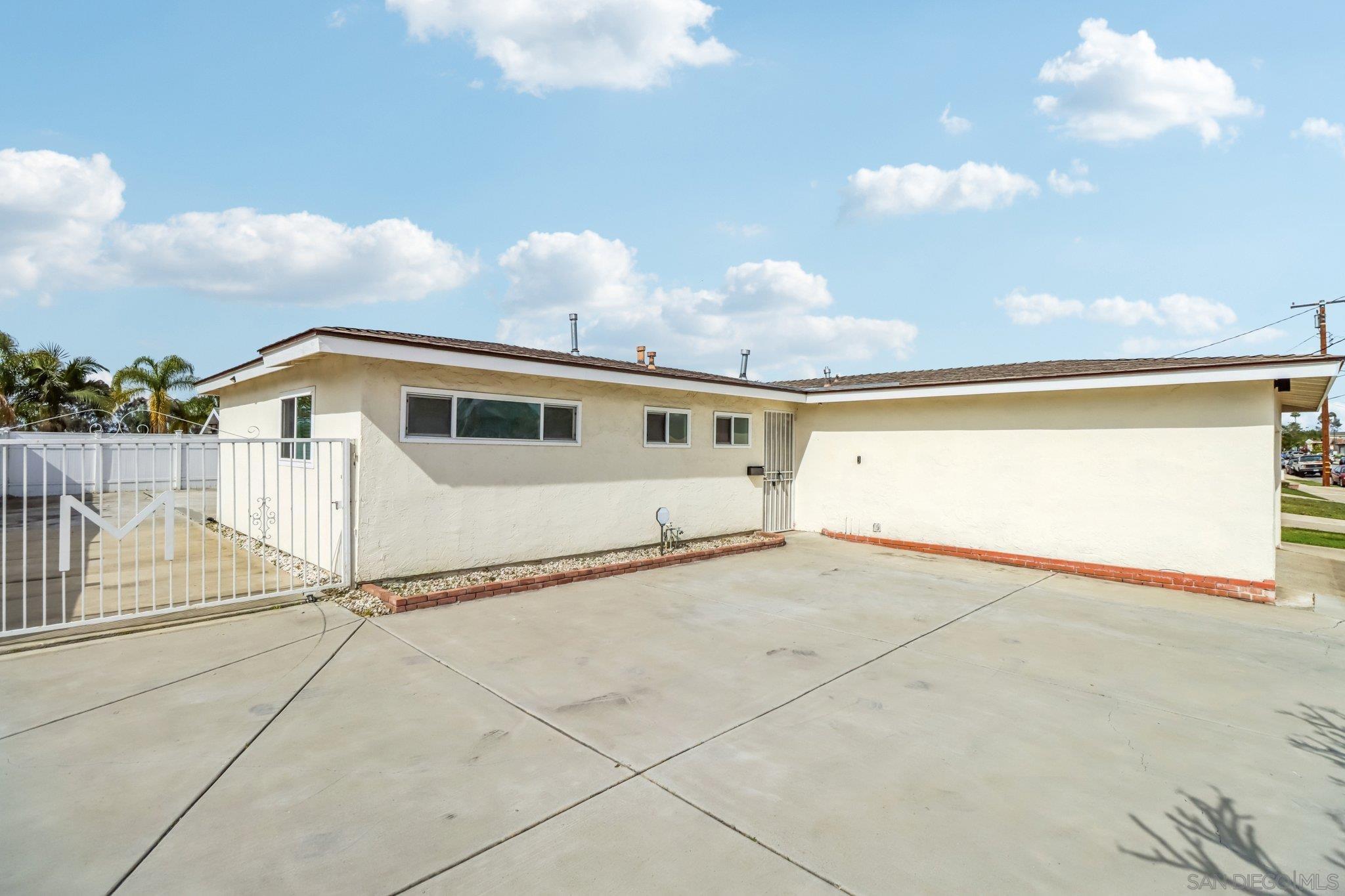 Detail Gallery Image 2 of 37 For 4106  Dellwood St, San Diego,  CA 92111 - 3 Beds | 2 Baths