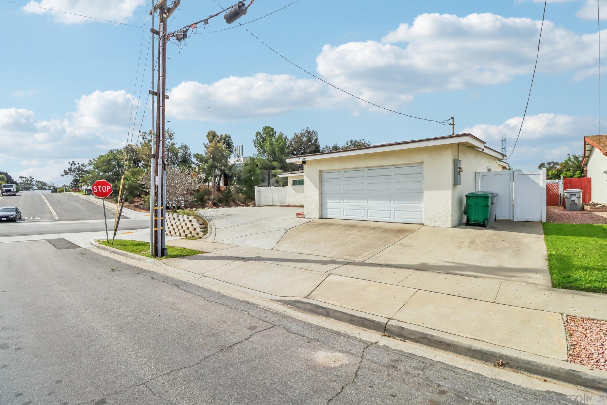 Detail Gallery Image 3 of 37 For 4106  Dellwood St, San Diego,  CA 92111 - 3 Beds | 2 Baths