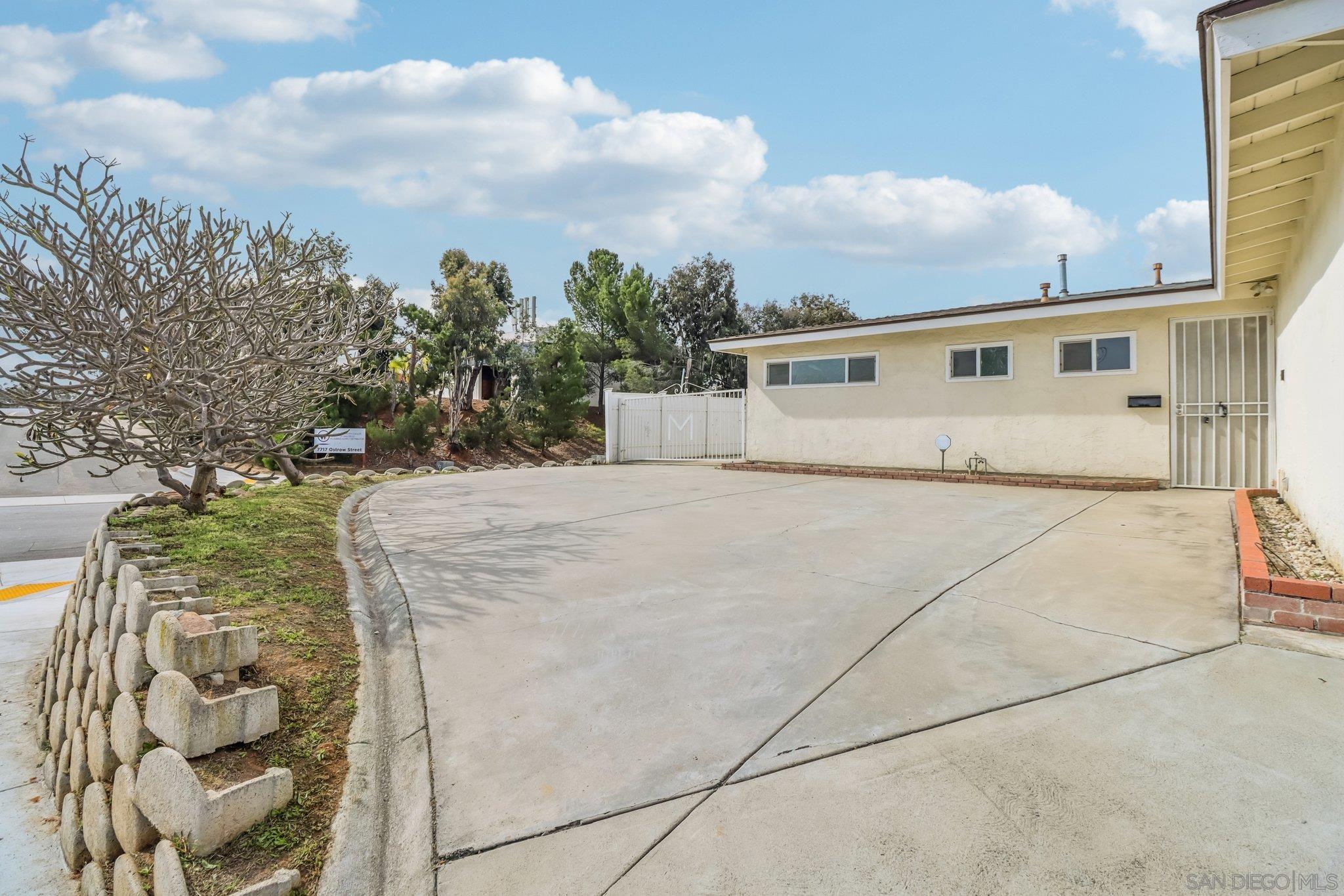 Detail Gallery Image 4 of 37 For 4106  Dellwood St, San Diego,  CA 92111 - 3 Beds | 2 Baths