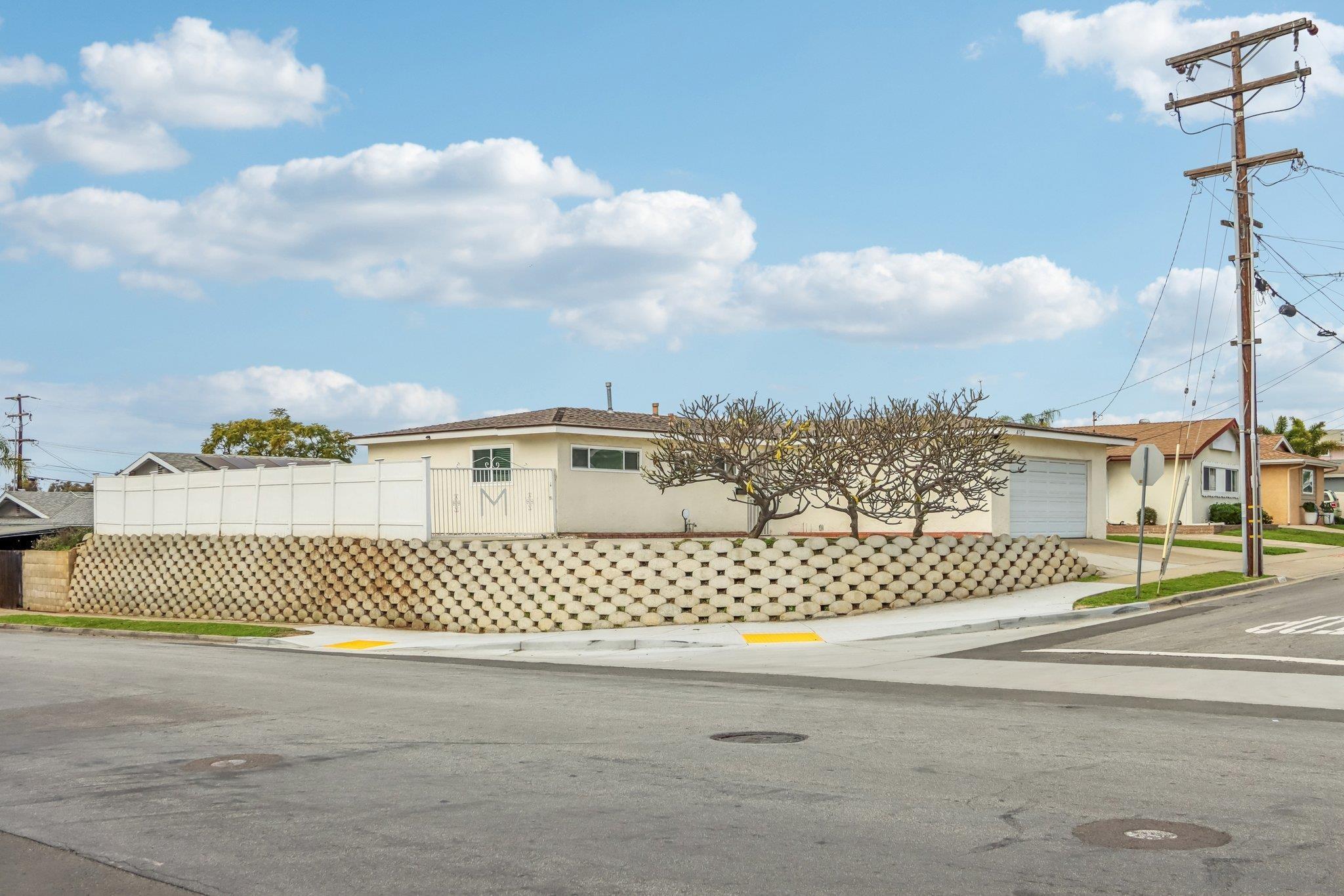 Detail Gallery Image 5 of 37 For 4106  Dellwood St, San Diego,  CA 92111 - 3 Beds | 2 Baths