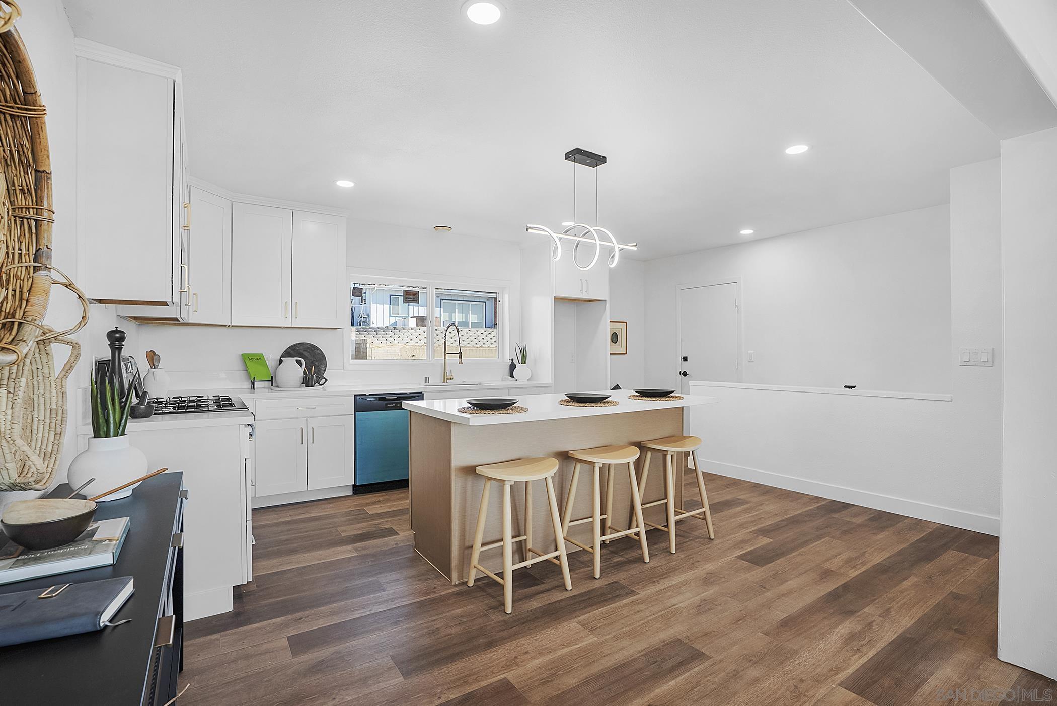 Front Image Thumbnail for SD260003750